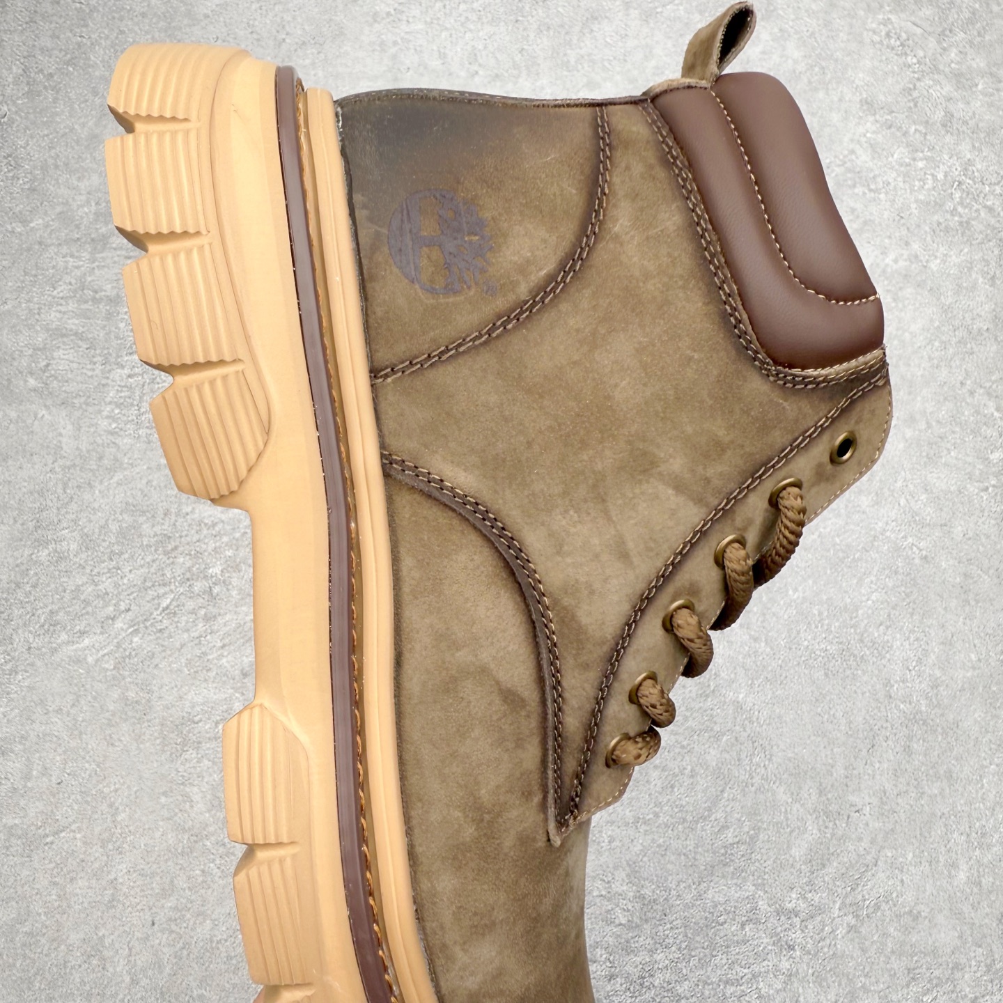 图片[6]-Timberland添柏岚/天伯伦 秋冬新品（毛绒内里🔥保暖锁热）秋冬必备户外休闲大黄靴系列#广东大厂品质 原盒原包装 时尚潮流搭配 面料采用意大利🇮🇹顶级磨砂细纹牛皮 轻质大底 搭配防臭防腐真皮乳胶鞋垫 大底到五金都是代工厂原材料制作 同原版固特异永不开胶工艺 好货不杀猪 首单质量严格把控 全网独家首发 品质毋庸置疑 全套官网统一包装 给您完美的穿着体验 质量考究耐穿 型男必备 专治不帅 高品质脚感一流 今年冬季防寒户外专用 日常随意搭配 尺码：38-44（皮鞋码）-选品中心