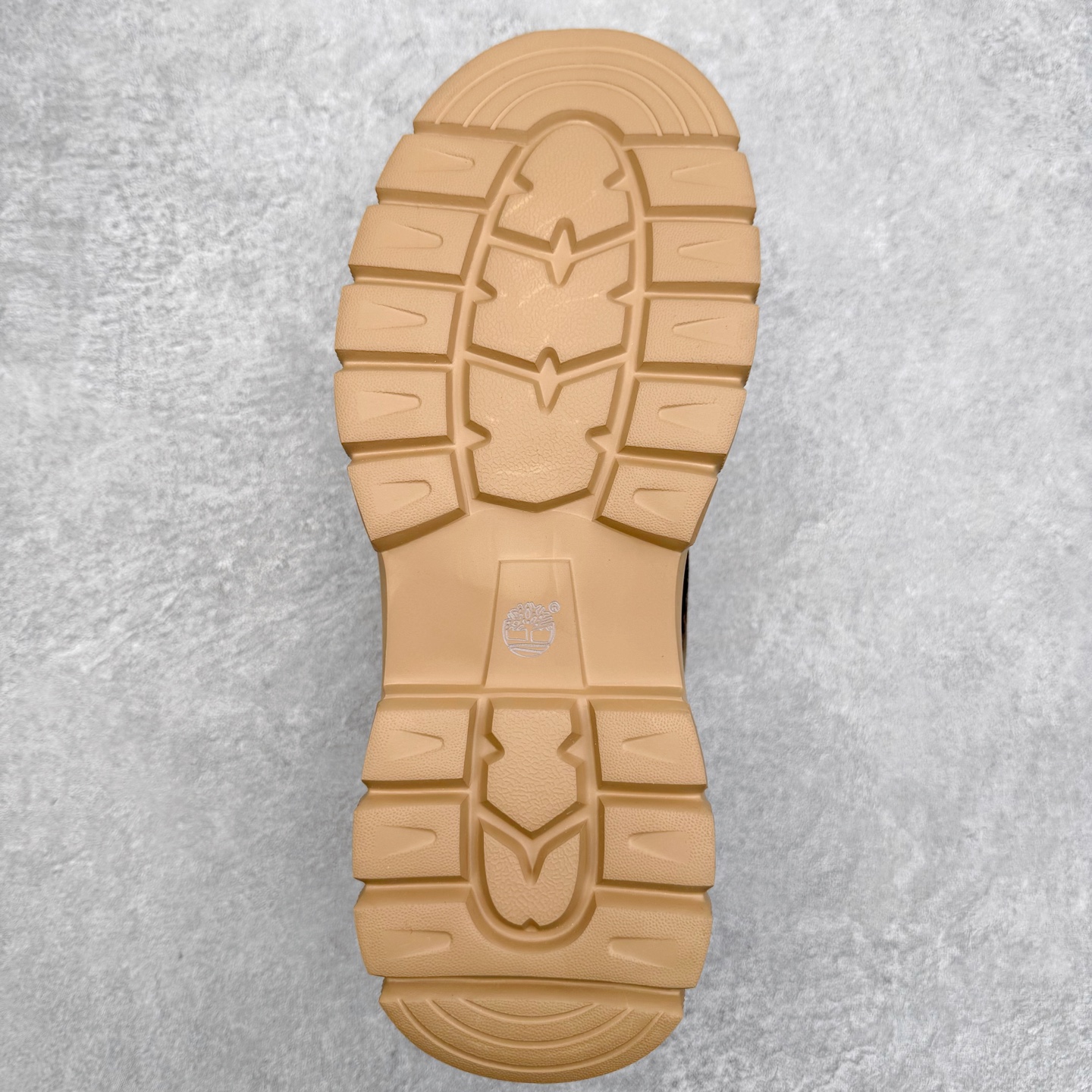 图片[9]-Timberland添柏岚/天伯伦 秋冬新品（毛绒内里🔥保暖锁热）秋冬必备户外休闲大黄靴系列#广东大厂品质 原盒原包装 时尚潮流搭配 面料采用意大利🇮🇹顶级磨砂细纹牛皮 轻质大底 搭配防臭防腐真皮乳胶鞋垫 大底到五金都是代工厂原材料制作 同原版固特异永不开胶工艺 好货不杀猪 首单质量严格把控 全网独家首发 品质毋庸置疑 全套官网统一包装 给您完美的穿着体验 质量考究耐穿 型男必备 专治不帅 高品质脚感一流 今年冬季防寒户外专用 日常随意搭配 尺码：38-44（皮鞋码）-选品中心