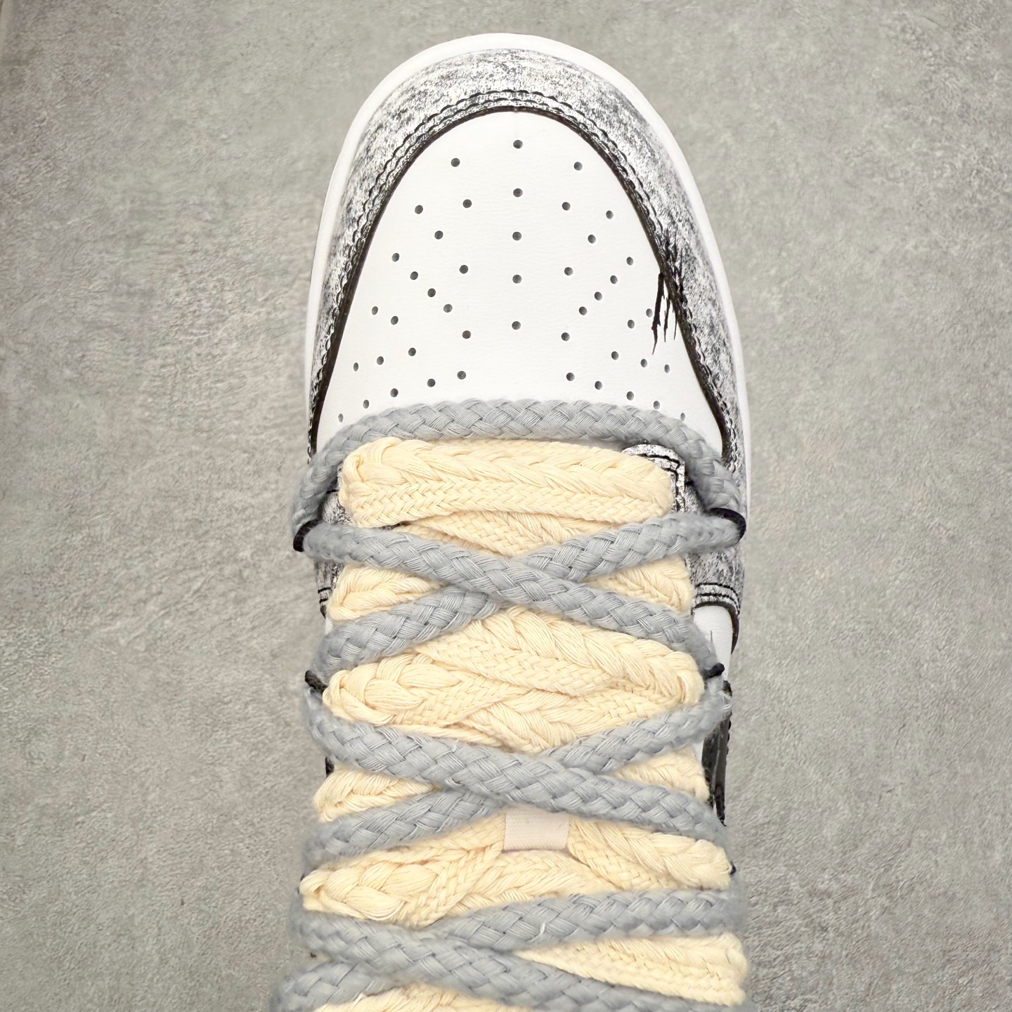 图片[4]-NK Dunk Low DD1391-100 定制系列天花板 无原鞋不开发 全系列得物原鞋一比一校对开发 配色持续更新中 终端对接 优势输出 全套原厂楦头原纸板数据档案倾力打造 原汁原味莞产 极致还原 圈内最强针车工艺 高端零售指定版 广东原厂配套原盒原标 鞋盒分三个尺码段 原厂冲刀 超高清洁度 全鞋零毛边皮料切割 采用原厂百宏鞋带以及原厂百宏织唛舌标 内标可供原厂几率过验 进口原装条纹中底布 四线拉帮白色点胶 原厂拉帮手法遵循公司 原厂电绣 极致还原 尺码：36 36.5 37.5 38 38.5 39 40 40.5 41 42 42.5 43 44 44.5 45 46-选品中心