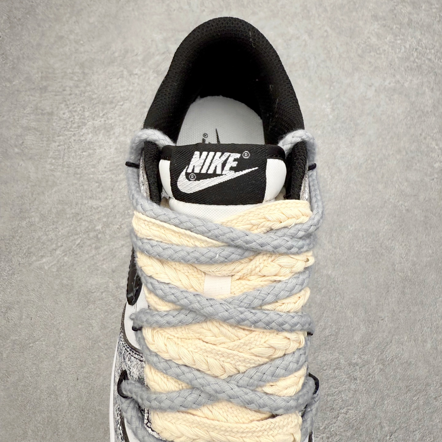 图片[5]-NK Dunk Low DD1391-100 定制系列天花板 无原鞋不开发 全系列得物原鞋一比一校对开发 配色持续更新中 终端对接 优势输出 全套原厂楦头原纸板数据档案倾力打造 原汁原味莞产 极致还原 圈内最强针车工艺 高端零售指定版 广东原厂配套原盒原标 鞋盒分三个尺码段 原厂冲刀 超高清洁度 全鞋零毛边皮料切割 采用原厂百宏鞋带以及原厂百宏织唛舌标 内标可供原厂几率过验 进口原装条纹中底布 四线拉帮白色点胶 原厂拉帮手法遵循公司 原厂电绣 极致还原 尺码：36 36.5 37.5 38 38.5 39 40 40.5 41 42 42.5 43 44 44.5 45 46-选品中心