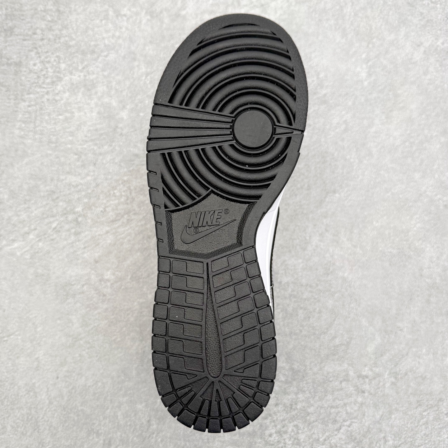 图片[9]-NK Dunk Low DD1391-100 定制系列天花板 无原鞋不开发 全系列得物原鞋一比一校对开发 配色持续更新中 终端对接 优势输出 全套原厂楦头原纸板数据档案倾力打造 原汁原味莞产 极致还原 圈内最强针车工艺 高端零售指定版 广东原厂配套原盒原标 鞋盒分三个尺码段 原厂冲刀 超高清洁度 全鞋零毛边皮料切割 采用原厂百宏鞋带以及原厂百宏织唛舌标 内标可供原厂几率过验 进口原装条纹中底布 四线拉帮白色点胶 原厂拉帮手法遵循公司 原厂电绣 极致还原 尺码：36 36.5 37.5 38 38.5 39 40 40.5 41 42 42.5 43 44 44.5 45 46-选品中心