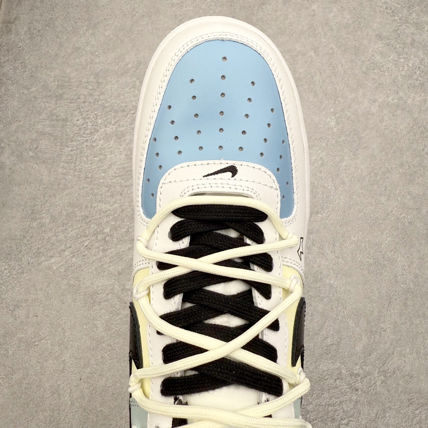 图片[4]-＃福利特价 NK Air Force 1´07 Low 空军一号低帮百搭休闲运动板鞋 柔软、弹性十足的缓震性能和出色的中底设计 横跨复古与现代的外型结合 造就出风靡全球 三十多年的Force 1 直到今天还深受青睐 尺码：36 36.5 37.5 38 38.5 39 40 40.5 41 42 42.5 43 44 44.5 45-选品中心