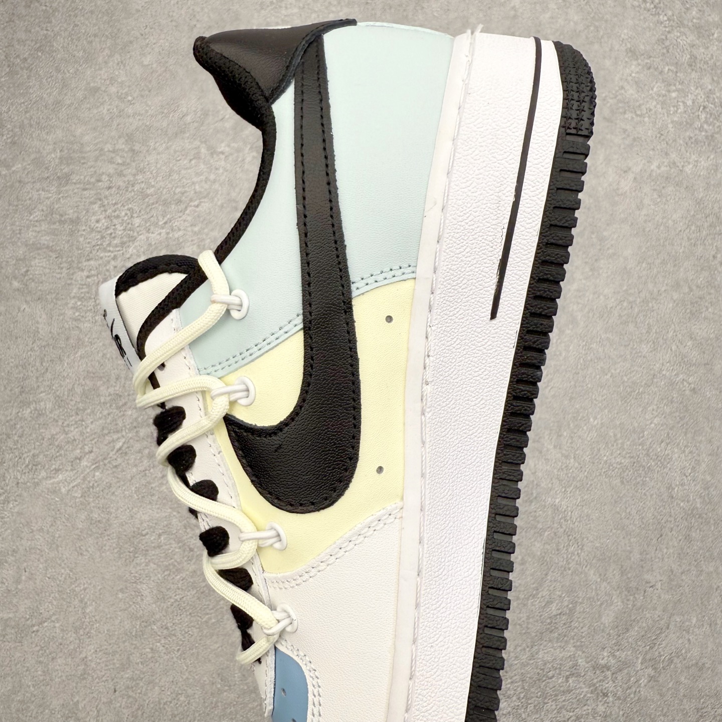 图片[7]-＃福利特价 NK Air Force 1´07 Low 空军一号低帮百搭休闲运动板鞋 柔软、弹性十足的缓震性能和出色的中底设计 横跨复古与现代的外型结合 造就出风靡全球 三十多年的Force 1 直到今天还深受青睐 尺码：36 36.5 37.5 38 38.5 39 40 40.5 41 42 42.5 43 44 44.5 45-选品中心