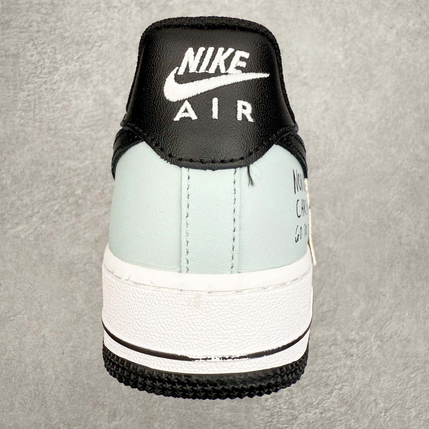 图片[8]-＃福利特价 NK Air Force 1´07 Low 空军一号低帮百搭休闲运动板鞋 柔软、弹性十足的缓震性能和出色的中底设计 横跨复古与现代的外型结合 造就出风靡全球 三十多年的Force 1 直到今天还深受青睐 尺码：36 36.5 37.5 38 38.5 39 40 40.5 41 42 42.5 43 44 44.5 45-选品中心