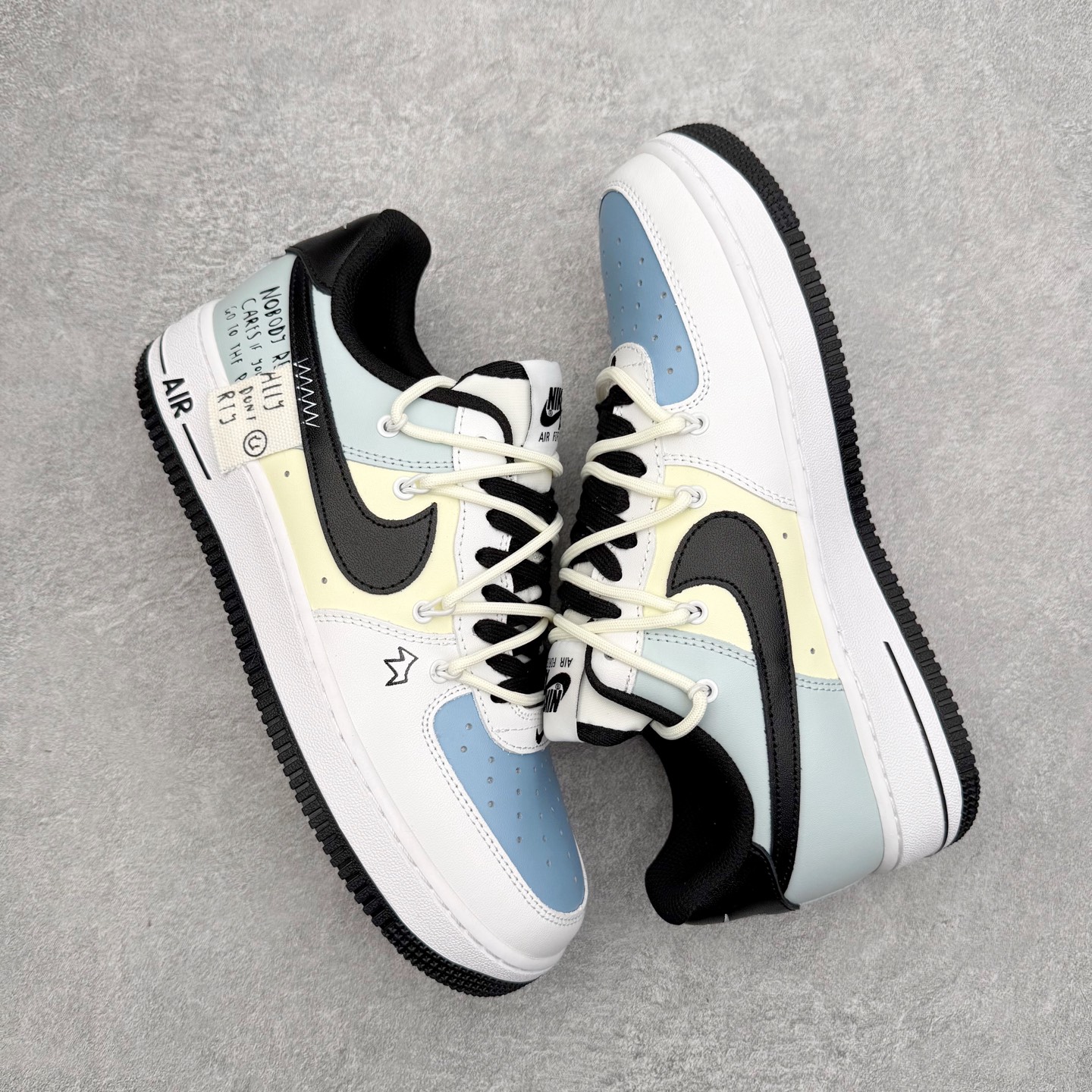 图片[3]-＃福利特价 NK Air Force 1´07 Low 空军一号低帮百搭休闲运动板鞋 柔软、弹性十足的缓震性能和出色的中底设计 横跨复古与现代的外型结合 造就出风靡全球 三十多年的Force 1 直到今天还深受青睐 尺码：36 36.5 37.5 38 38.5 39 40 40.5 41 42 42.5 43 44 44.5 45-选品中心