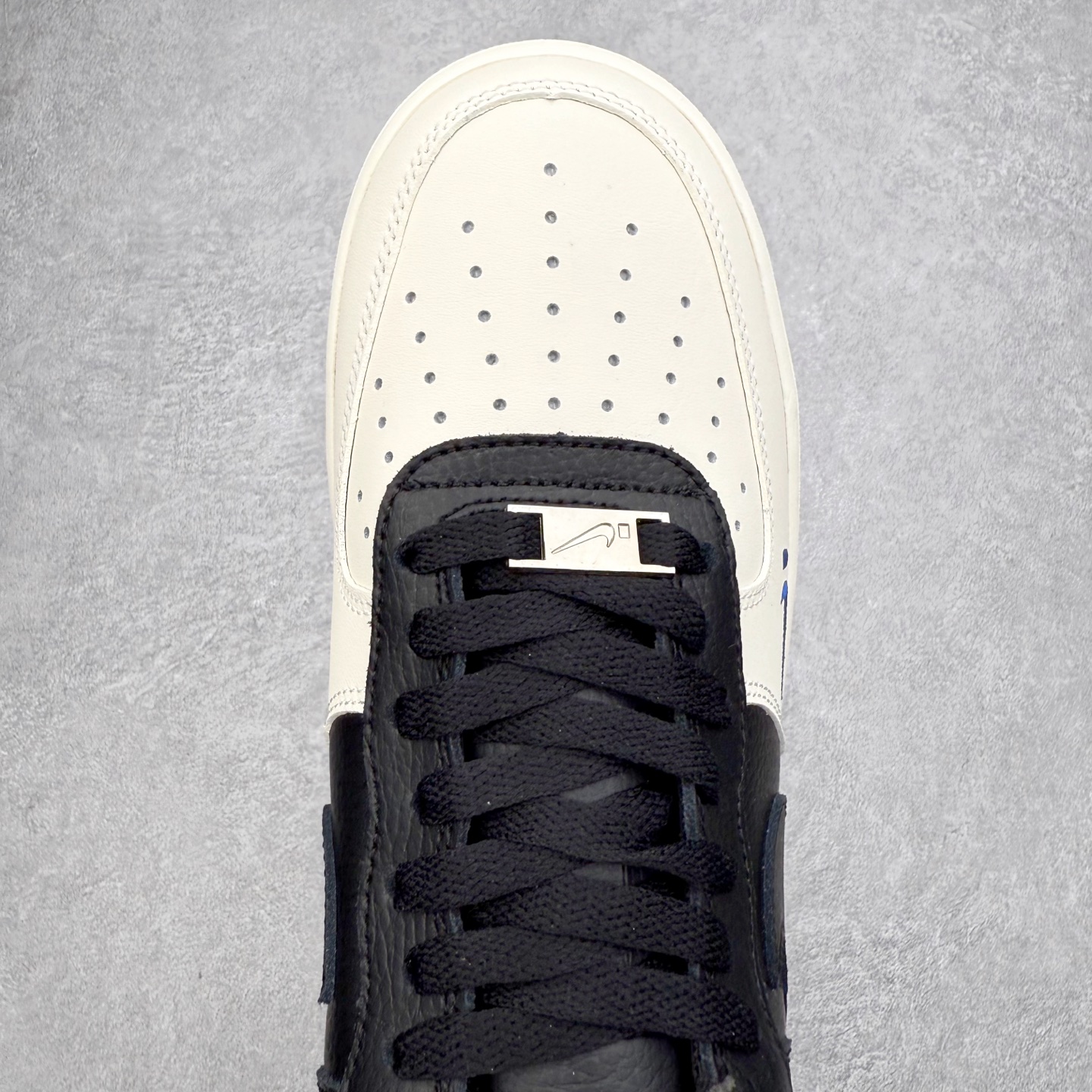 图片[4]-＃福利特价 NK Air Force 1´07 Low 空军一号低帮百搭休闲运动板鞋 柔软、弹性十足的缓震性能和出色的中底设计 横跨复古与现代的外型结合 造就出风靡全球 三十多年的Force 1 直到今天还深受青睐 尺码：36 36.5 37.5 38 38.5 39 40 40.5 41 42 42.5 43 44 44.5 45-选品中心