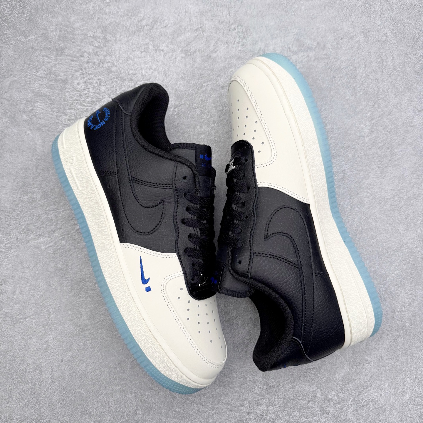 图片[3]-＃福利特价 NK Air Force 1´07 Low 空军一号低帮百搭休闲运动板鞋 柔软、弹性十足的缓震性能和出色的中底设计 横跨复古与现代的外型结合 造就出风靡全球 三十多年的Force 1 直到今天还深受青睐 尺码：36 36.5 37.5 38 38.5 39 40 40.5 41 42 42.5 43 44 44.5 45-选品中心