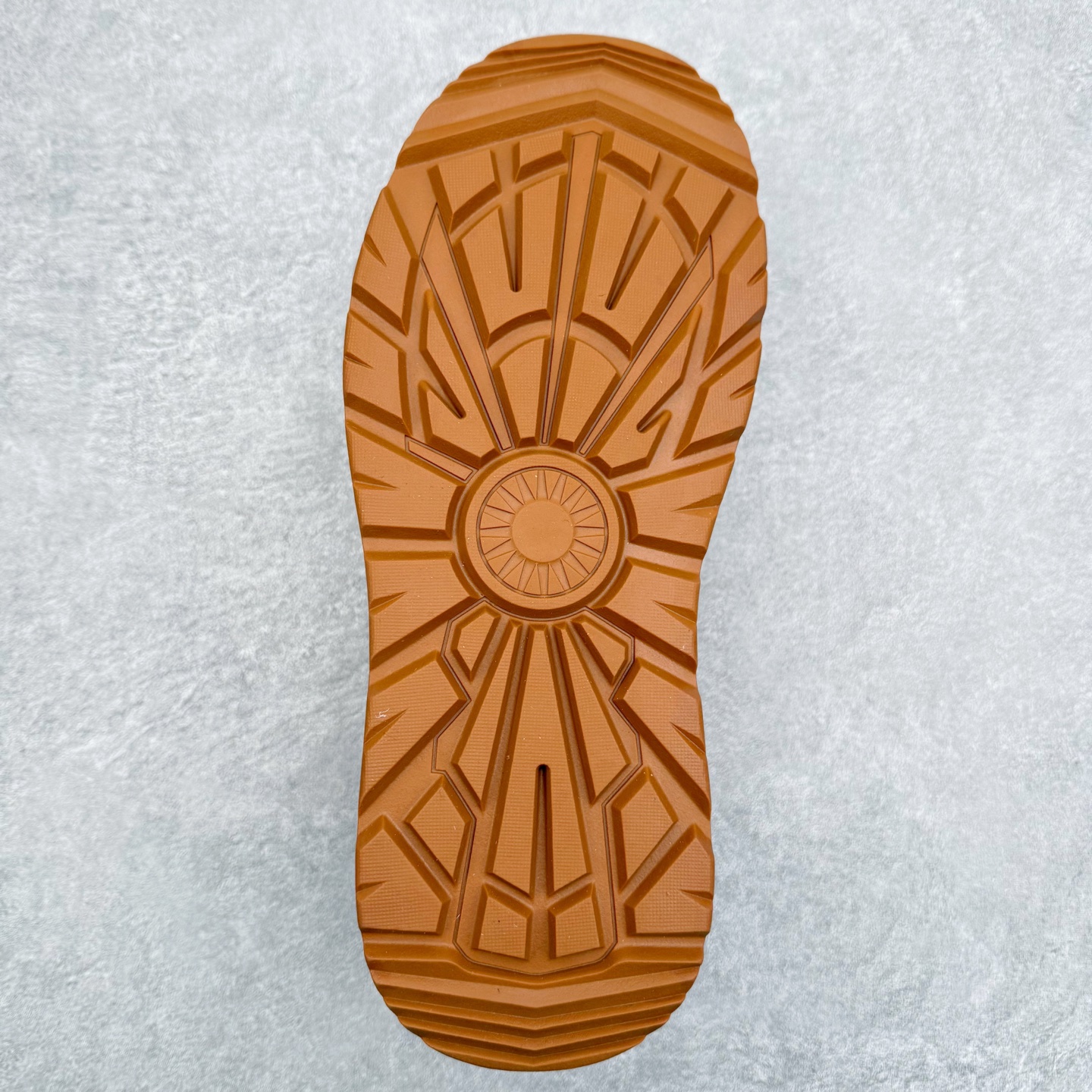 图片[9]-UGG Tasman Weather Hybrid 塔斯曼混合系列轻量休闲鞋 美国UGG秋冬新品（毛绒一体内里🔥保暖锁热）秋冬必备 户外男士高帮休闲马丁靴雪地靴系列 广东大厂品质 秋冬新款 时尚潮流搭配 面料釆用意大利进口磨砂牛皮 全鞋真牛皮材料 大底到五金都是代工厂原材料制作 好货不杀猪 首单质量严格把控 全套官网统一包装 今年冬季防寒户外专用产品 日常随意搭配 型男必备‼尺码：38-44-选品中心