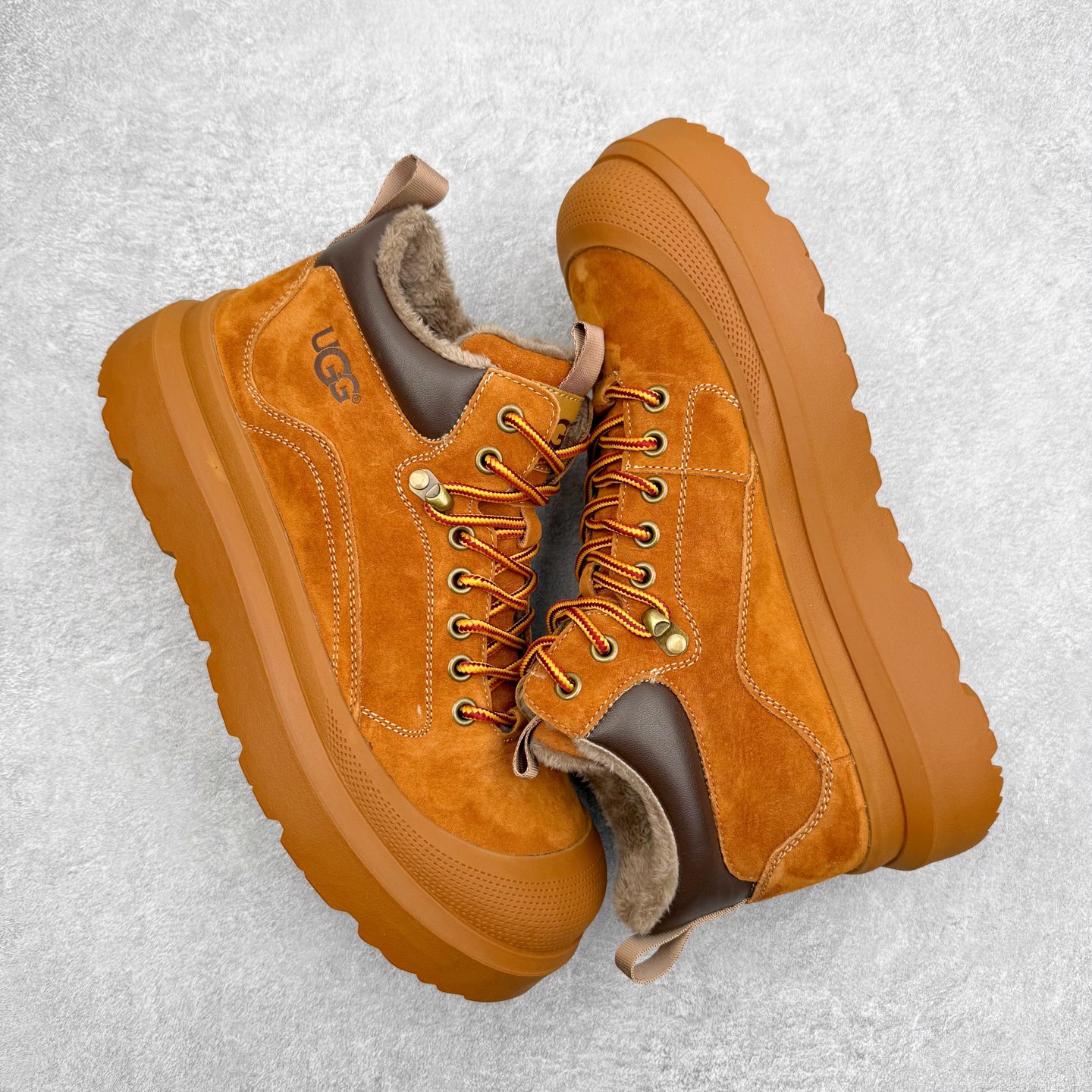 图片[3]-UGG Tasman Weather Hybrid 塔斯曼混合系列轻量休闲鞋 美国UGG秋冬新品（毛绒一体内里🔥保暖锁热）秋冬必备 户外男士高帮休闲马丁靴雪地靴系列 广东大厂品质 秋冬新款 时尚潮流搭配 面料釆用意大利进口磨砂牛皮 全鞋真牛皮材料 大底到五金都是代工厂原材料制作 好货不杀猪 首单质量严格把控 全套官网统一包装 今年冬季防寒户外专用产品 日常随意搭配 型男必备‼尺码：38-44-选品中心