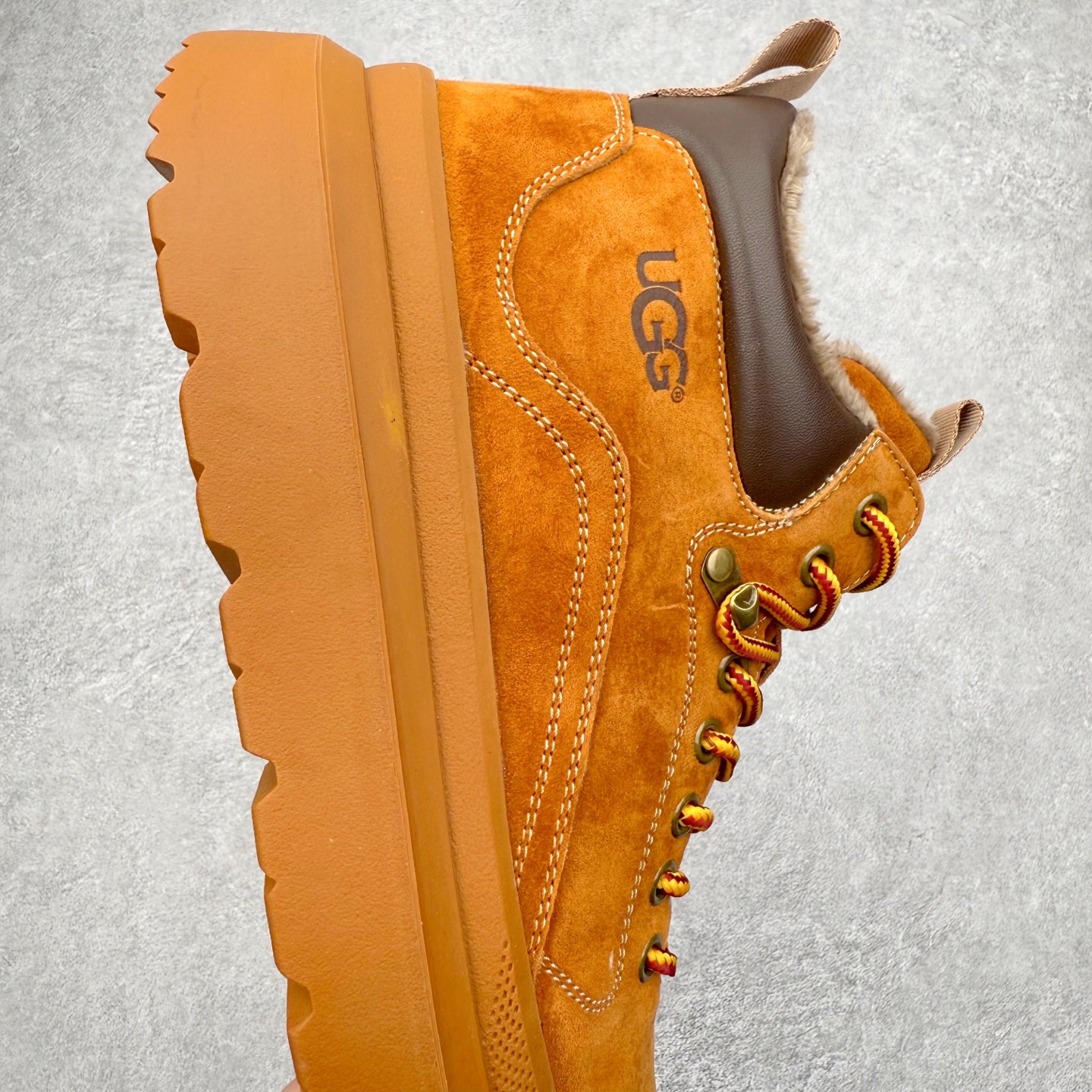 图片[6]-UGG Tasman Weather Hybrid 塔斯曼混合系列轻量休闲鞋 美国UGG秋冬新品（毛绒一体内里🔥保暖锁热）秋冬必备 户外男士高帮休闲马丁靴雪地靴系列 广东大厂品质 秋冬新款 时尚潮流搭配 面料釆用意大利进口磨砂牛皮 全鞋真牛皮材料 大底到五金都是代工厂原材料制作 好货不杀猪 首单质量严格把控 全套官网统一包装 今年冬季防寒户外专用产品 日常随意搭配 型男必备‼尺码：38-44-选品中心