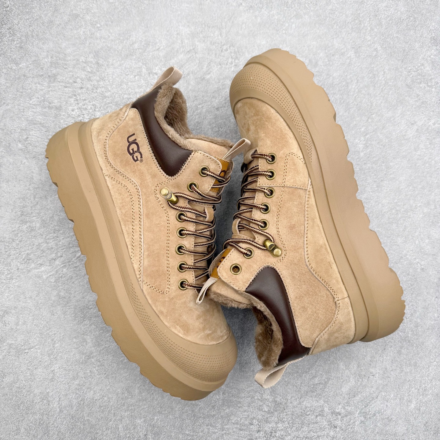 图片[3]-UGG Tasman Weather Hybrid 塔斯曼混合系列轻量休闲鞋 美国UGG秋冬新品（毛绒一体内里🔥保暖锁热）秋冬必备 户外男士高帮休闲马丁靴雪地靴系列 广东大厂品质 秋冬新款 时尚潮流搭配 面料釆用意大利进口磨砂牛皮 全鞋真牛皮材料 大底到五金都是代工厂原材料制作 好货不杀猪 首单质量严格把控 全套官网统一包装 今年冬季防寒户外专用产品 日常随意搭配 型男必备‼尺码：38-44-选品中心