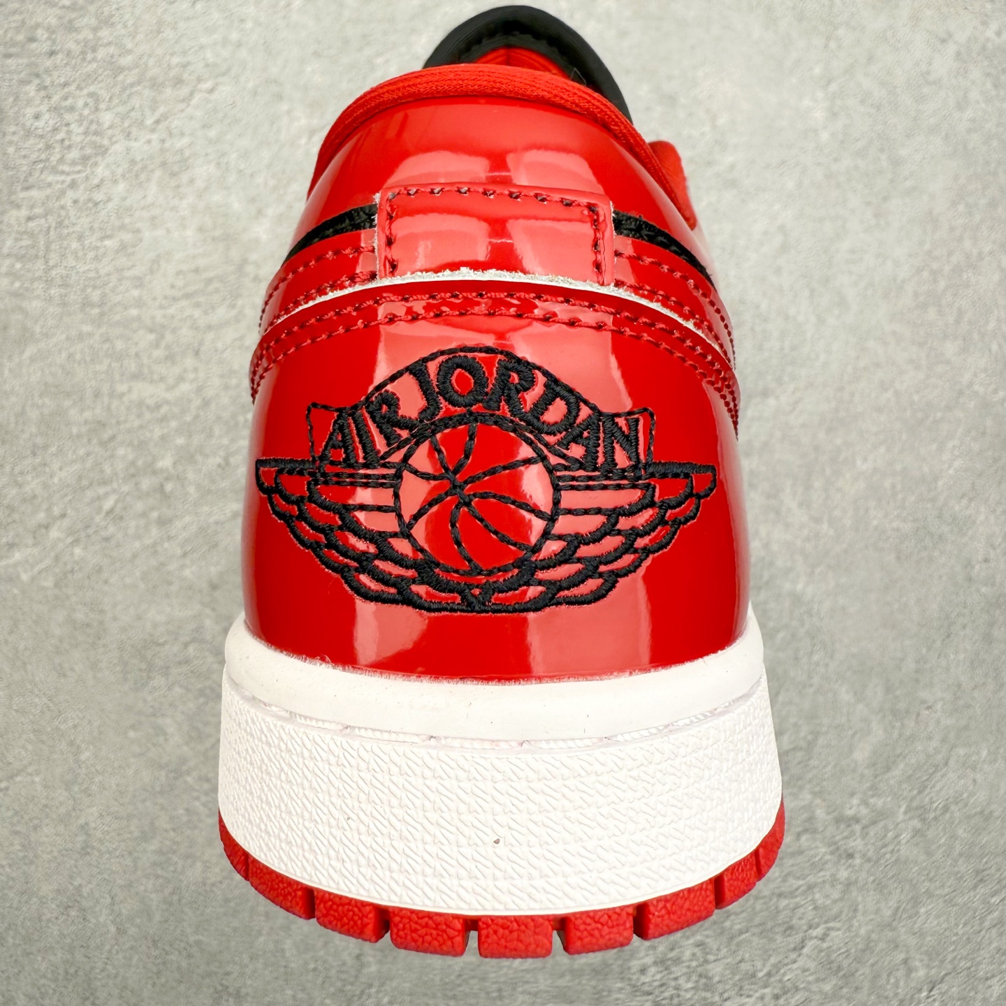 图片[8]-＃DT纯原 Air Jordan AJ1 Low 低帮 HV4089-006 终端优势供应 市面中低帮最具代表性版本没有之一 口碑大厂出品 品控大底版型不断改良更新 全套原纸板楦头开发 确保原汁原味 完美呈现版型 完美零毛边处理 原厂内置全掌气垫 价格定位良心 平台专用代工流水线出品 一眼公司既视感 拿到手的一瞬间就与众不同 碾压市面所有版本 全部原鞋开发 每一个配色都会采购原鞋确认细节 打破市面看图做货无好货之说 尺码：35.5 36 36.5 37.5 38 38.5 39 40 40.5 41 42 42.5 43 44 44.5 45 46-选品中心