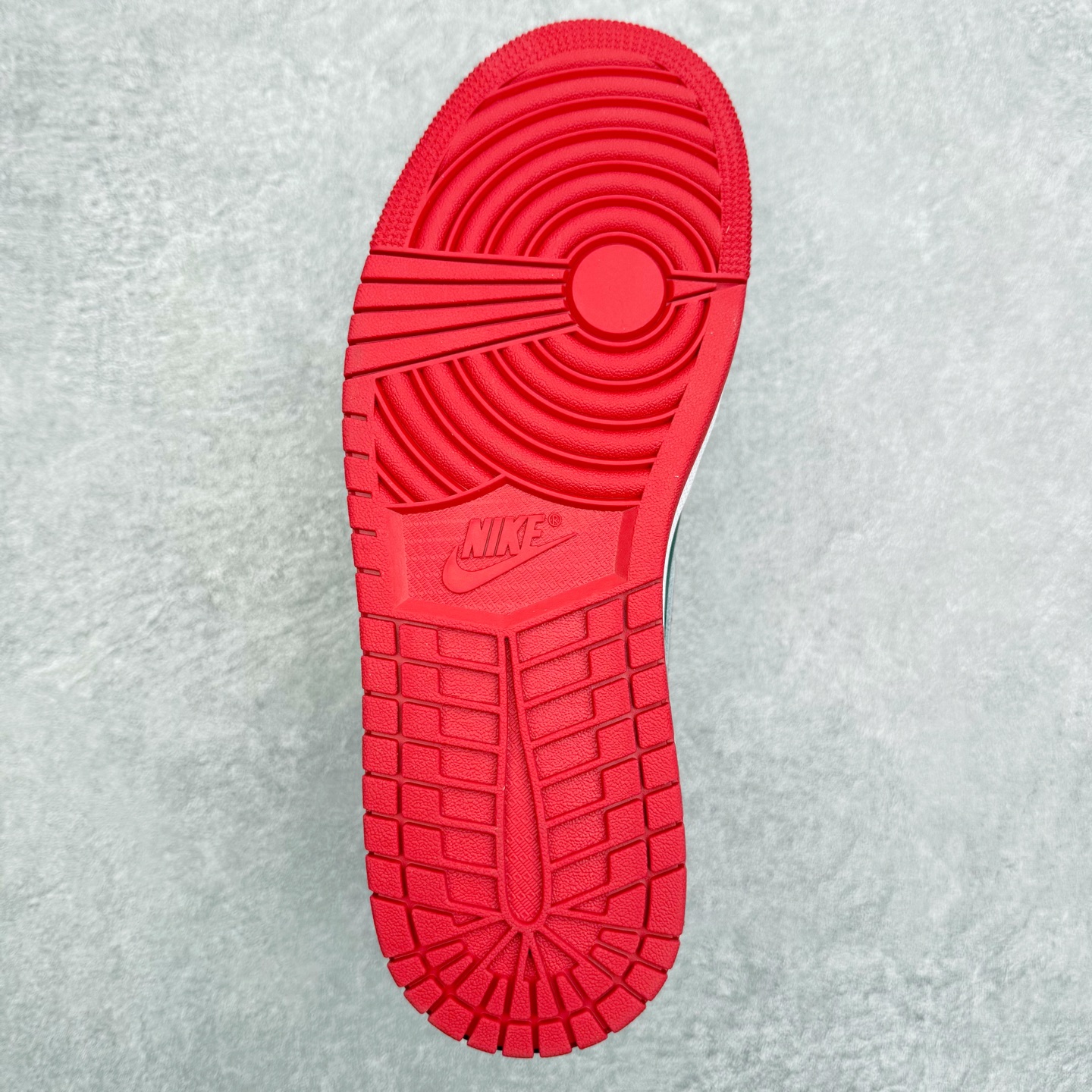 图片[9]-＃DT纯原 Air Jordan AJ1 Low 低帮 HV4089-006 终端优势供应 市面中低帮最具代表性版本没有之一 口碑大厂出品 品控大底版型不断改良更新 全套原纸板楦头开发 确保原汁原味 完美呈现版型 完美零毛边处理 原厂内置全掌气垫 价格定位良心 平台专用代工流水线出品 一眼公司既视感 拿到手的一瞬间就与众不同 碾压市面所有版本 全部原鞋开发 每一个配色都会采购原鞋确认细节 打破市面看图做货无好货之说 尺码：35.5 36 36.5 37.5 38 38.5 39 40 40.5 41 42 42.5 43 44 44.5 45 46-选品中心