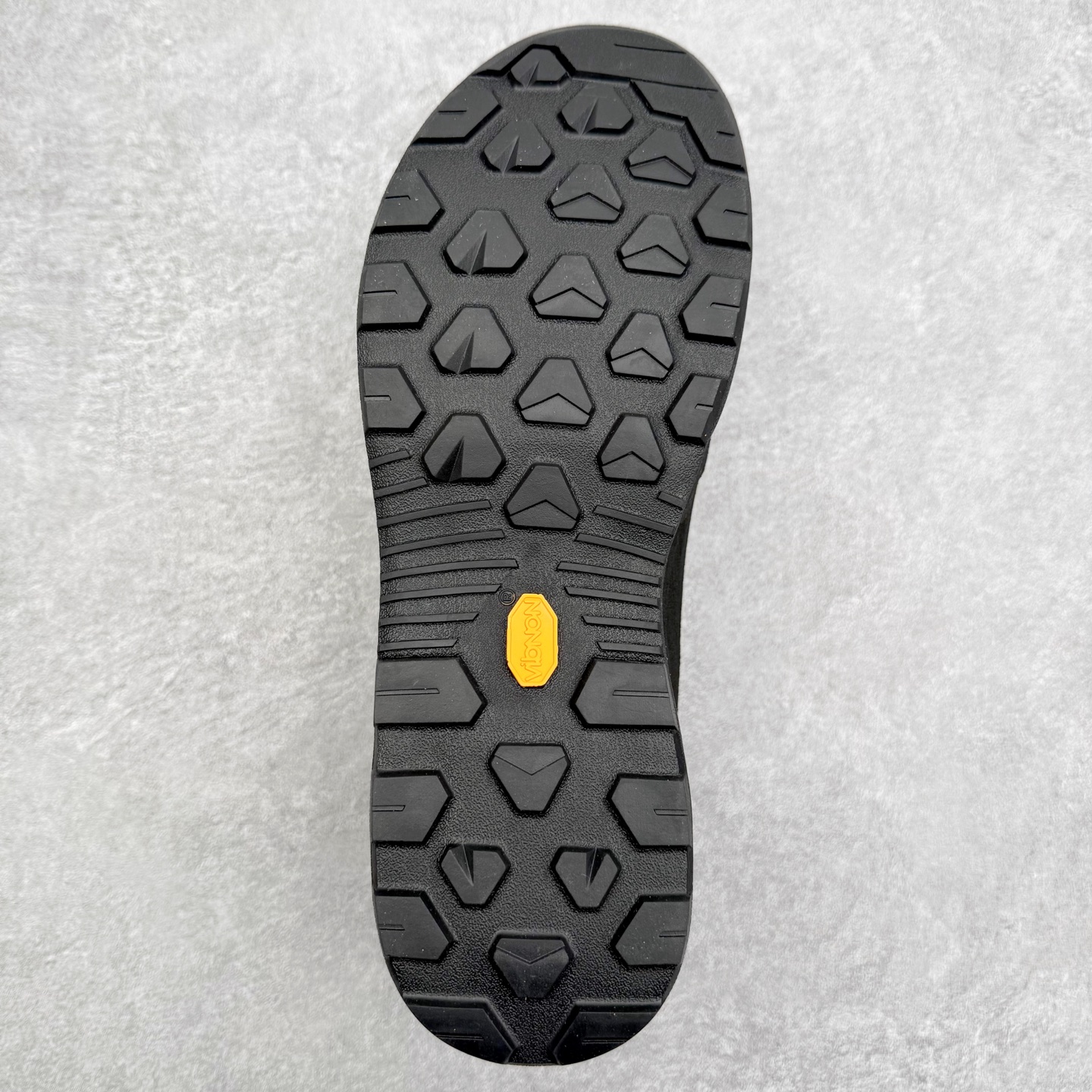 图片[9]-＃HP Arcteryx始祖鸟 Konseal 舒适简约百搭 防滑登山徒步鞋 Arcteryx中文名始祖鸟 加拿大户外服饰品牌 1989年创立于加拿大温哥华 始祖鸟来自加拿大海岸山脉 植根高山的专业户外品牌 始终秉承对精湛设计和工艺孜孜以求的准则 从1989年创立至今 Arcteryx始终不断在产品设计与做工上不惜工本 以满足始祖鸟的标准 品质、设计以及精简的理念造就了其良好的性能 并能满足严苛环境下的使用需求 尺码：39 40 41 42 43 44 45-选品中心