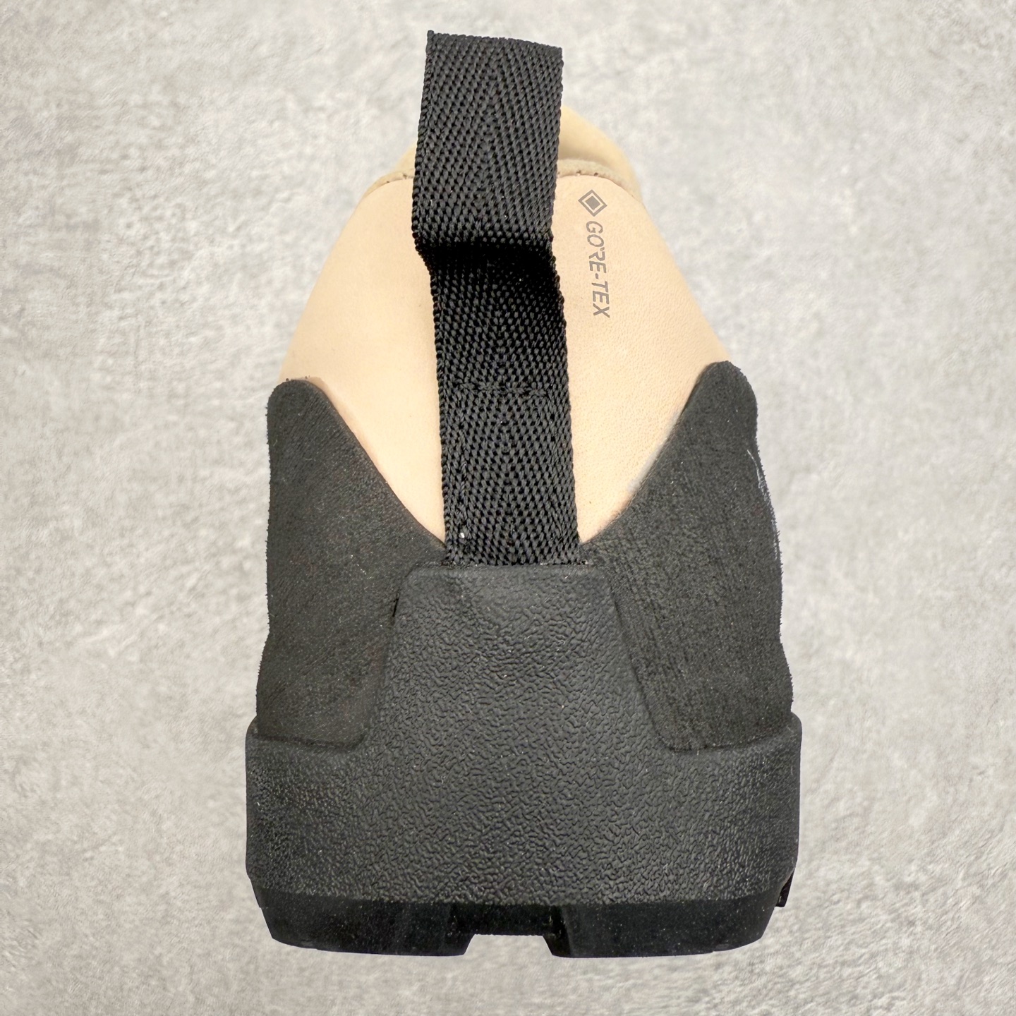 图片[8]-＃HP Arcteryx始祖鸟 Konseal 舒适简约百搭 防滑登山徒步鞋 Arcteryx中文名始祖鸟 加拿大户外服饰品牌 1989年创立于加拿大温哥华 始祖鸟来自加拿大海岸山脉 植根高山的专业户外品牌 始终秉承对精湛设计和工艺孜孜以求的准则 从1989年创立至今 Arcteryx始终不断在产品设计与做工上不惜工本 以满足始祖鸟的标准 品质、设计以及精简的理念造就了其良好的性能 并能满足严苛环境下的使用需求 尺码：39 40 41 42 43 44 45-选品中心