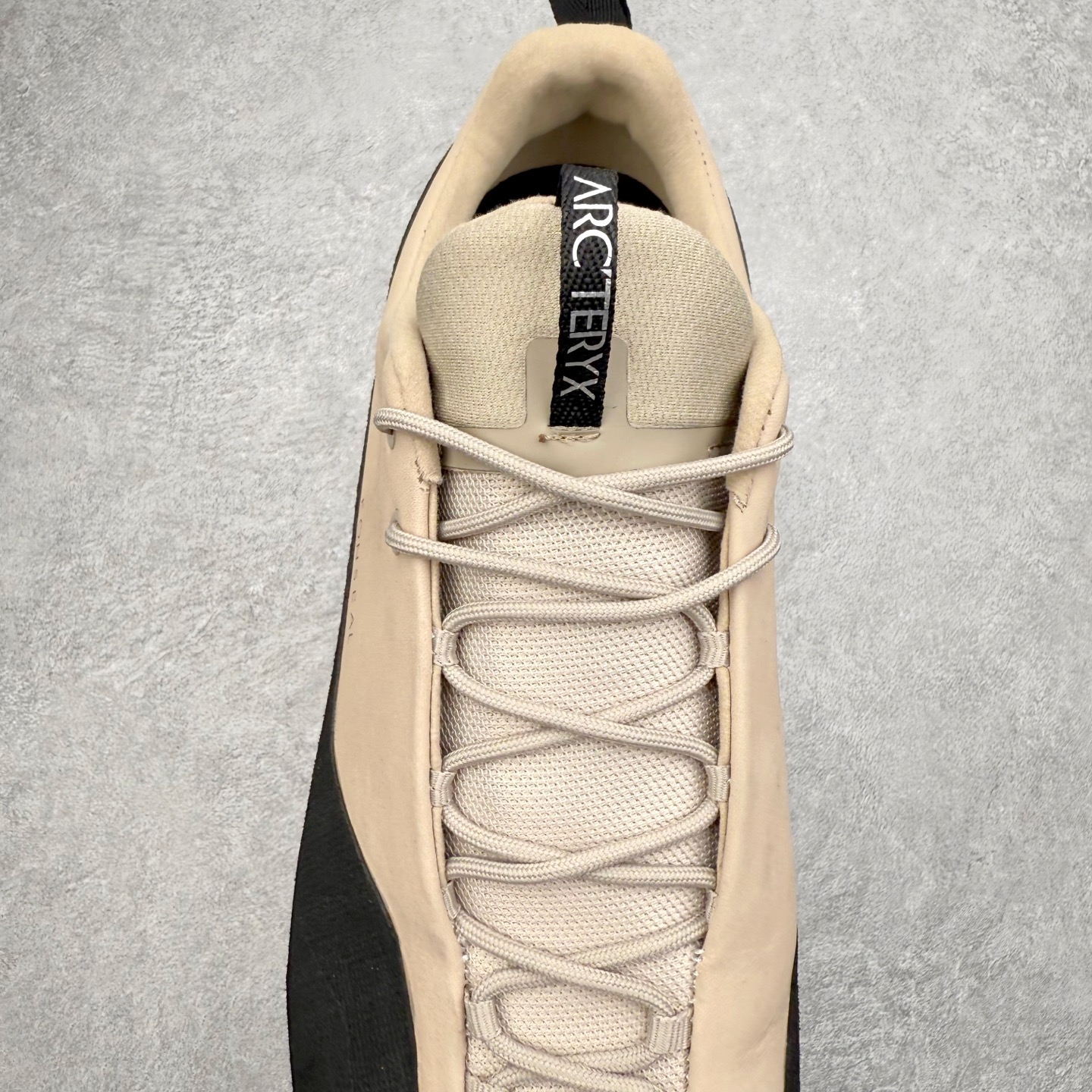 图片[5]-＃HP Arcteryx始祖鸟 Konseal 舒适简约百搭 防滑登山徒步鞋 Arcteryx中文名始祖鸟 加拿大户外服饰品牌 1989年创立于加拿大温哥华 始祖鸟来自加拿大海岸山脉 植根高山的专业户外品牌 始终秉承对精湛设计和工艺孜孜以求的准则 从1989年创立至今 Arcteryx始终不断在产品设计与做工上不惜工本 以满足始祖鸟的标准 品质、设计以及精简的理念造就了其良好的性能 并能满足严苛环境下的使用需求 尺码：39 40 41 42 43 44 45-选品中心