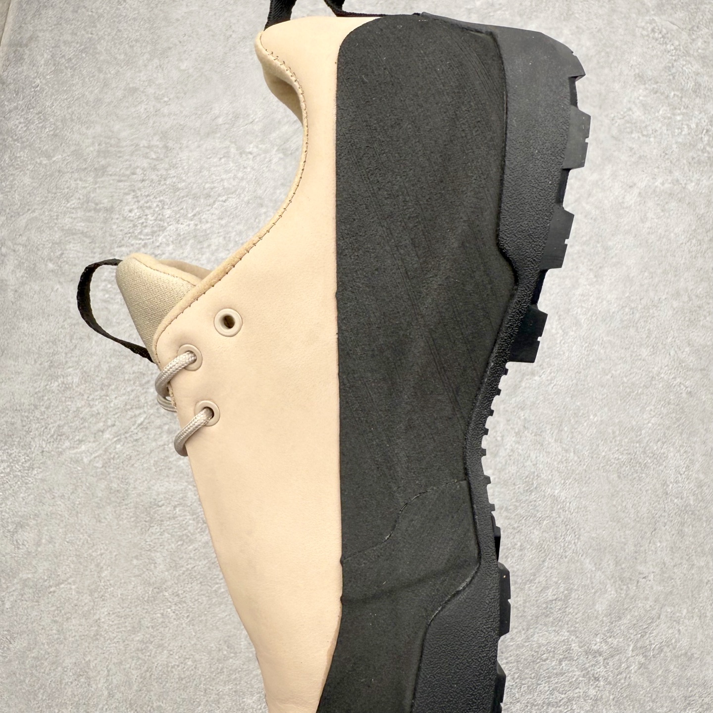 图片[7]-＃HP Arcteryx始祖鸟 Konseal 舒适简约百搭 防滑登山徒步鞋 Arcteryx中文名始祖鸟 加拿大户外服饰品牌 1989年创立于加拿大温哥华 始祖鸟来自加拿大海岸山脉 植根高山的专业户外品牌 始终秉承对精湛设计和工艺孜孜以求的准则 从1989年创立至今 Arcteryx始终不断在产品设计与做工上不惜工本 以满足始祖鸟的标准 品质、设计以及精简的理念造就了其良好的性能 并能满足严苛环境下的使用需求 尺码：39 40 41 42 43 44 45-选品中心