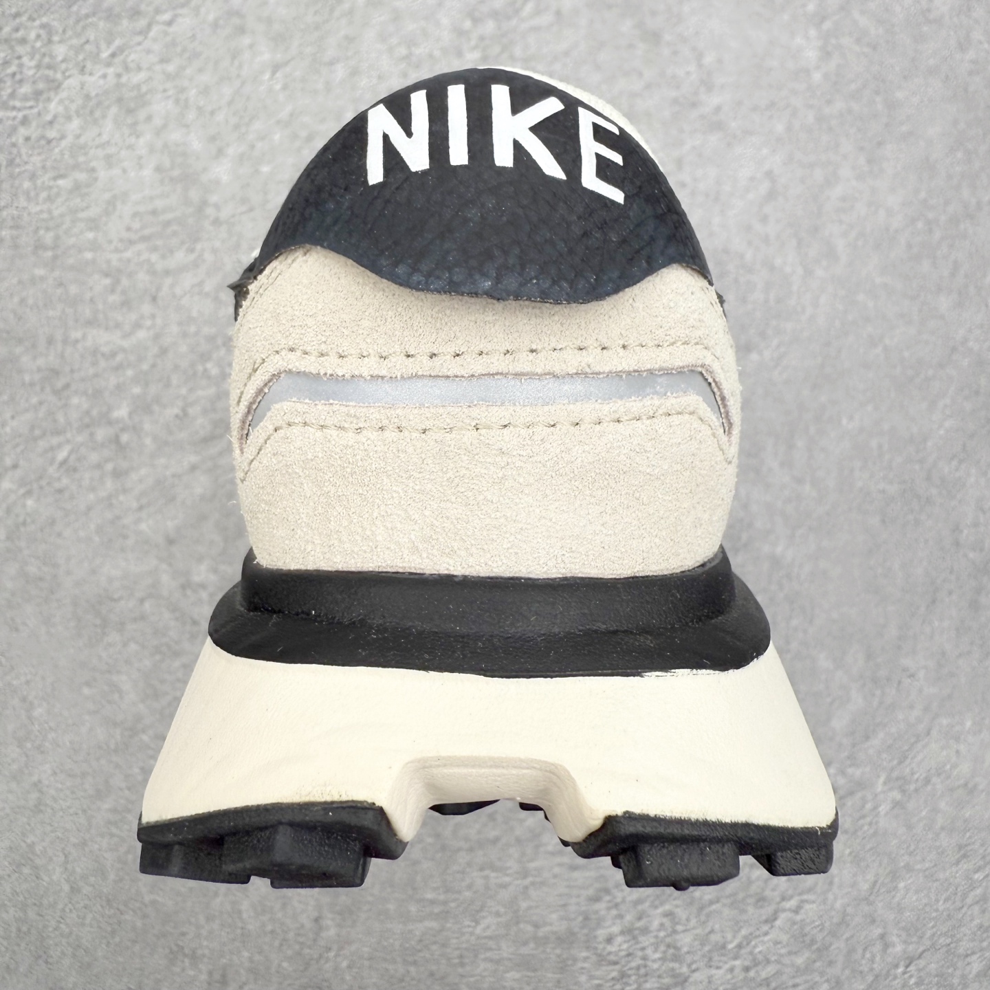 图片[8]-NK Phoenix Waffle 菲尼克斯系列华夫低帮经典复古休闲运动慢跑鞋 近年来随着复古热度不断攀升 不少复古风格的鞋款成为众多潮流爱好者的穿搭利器 NK也相继为旗下多款华夫跑鞋推出全新配色同时还进行了全新改造 第一款配色采用灰色为主色 棕色 NK Swoosh 点缀 OG 气质十足 鞋面采用麂皮和尼龙材质打造 质感满满 最后搭载中底缓震性和橡胶外底收尾 完善整双鞋设计 第二款采用黑色为主色 紫色点缀 黑武士风十足 第三款采用蓝色和黑色妆点 复古气质拉满 第四款采用粉色和灰色为主色 黑色 Swoosh Logo 点缀 尺码：36 36.5 37.5 38 38.5 39 40 40 40.5 41 42 42.5 43 44 45-选品中心