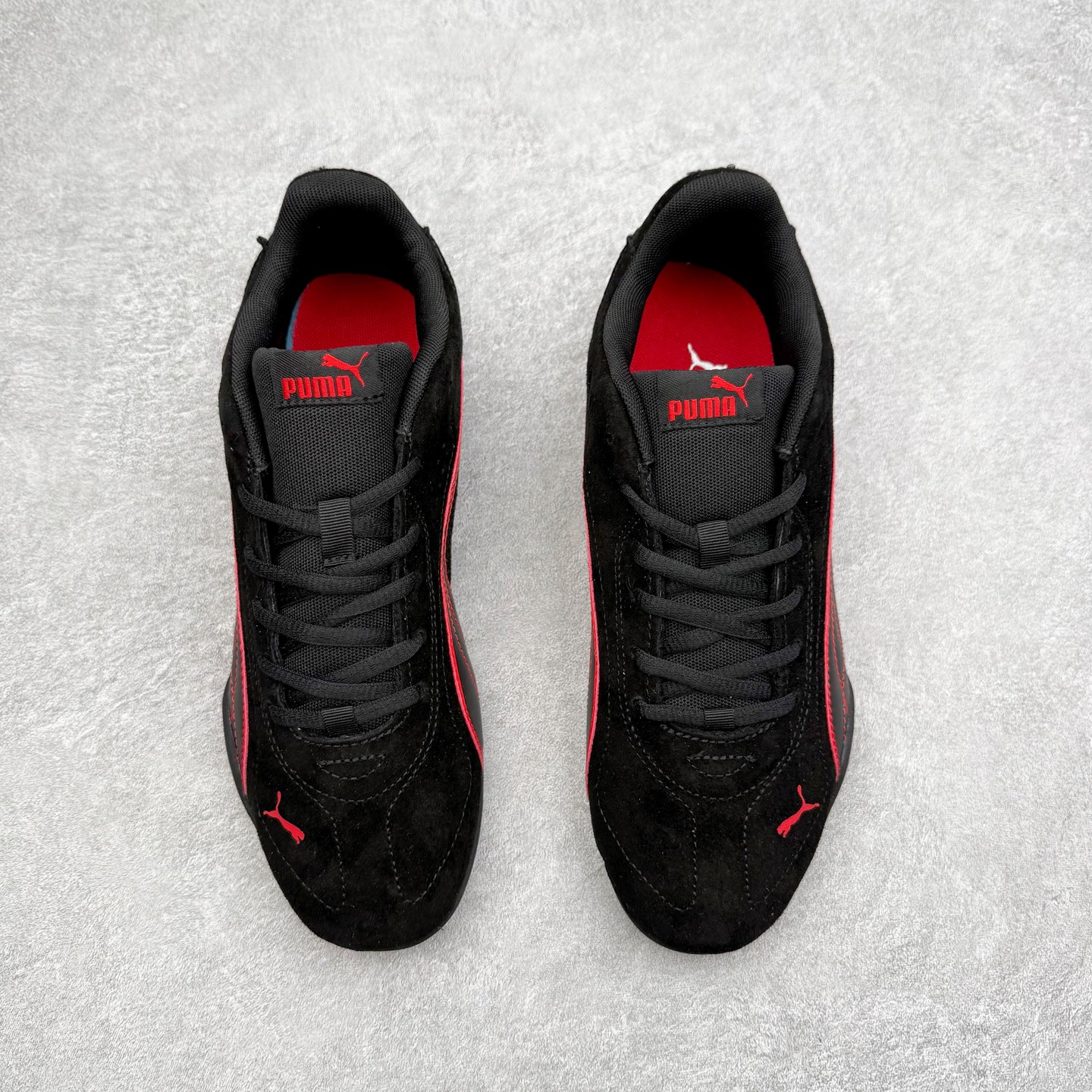 图片[2]-PUMA Bella UT Low 彪马贝拉UT系列低帮薄底德训复古风经典百搭休闲慢跑鞋 继将 Speedcat OG 带回后，近日 Puma 再以品牌档案室的经典鞋型 Bella OG 为蓝本，推出契合时下薄底球鞋趋势的 Bella UT 鞋款。自 21 世纪初问世以来，Bella OG 鞋型以其独特的薄底设计和上翻外底设计收获了众多年轻拥趸，更是 PUMA DNA 中不可磨灭的经典。此番重新推出的 Bella UT 鞋款，整体鞋面采用上乘皮革材质，并延续 Formstrip 设计语言；鞋头处采用精致的包头设计，搭配麂皮材质提升质感；鞋底部分保留 Bella 鞋款标志性的薄底和点状橡胶外底，上翘的设计包裹鞋面；鞋舌与鞋跟分别点缀美洲狮 Logo 与品牌字母 Logo。值得一提的是，本次 Bella UT 鞋款搭载 SOFTFOAM+ 鞋垫，兼顾美学设计与穿着舒适度。而配色上则提供白、黄、蓝、银、粉五款颜色。尺码：35.5 36 37 37.5 38 39 39.5 40 40.5 41 42 42.5 43 44 44.5 45-选品中心