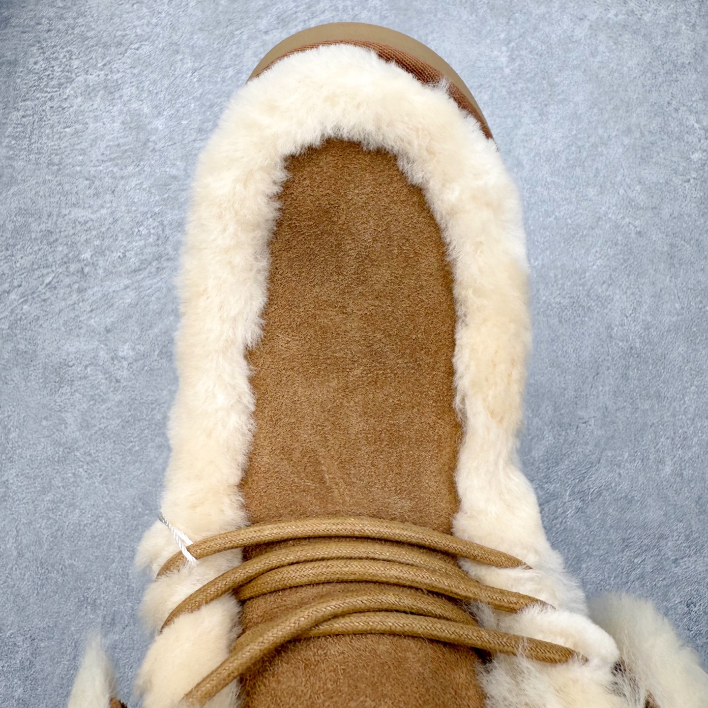 图片[4]-UGG Hayden 1532 秋冬羊皮毛一体雪地靴 全鞋采用ZP同厂 隆丰A级澳洲进口羊皮毛一体 品牌代工厂生产线 完全遵循ZP工艺流程 代工厂原厂版师 秉承无原鞋不开发选择 注重每一处细节 市面最正版型 TREADLITE\\\”轻翼\\\”科技外底 轻便/耐用/柔韧/桩型【售后郑重承诺】一个月内若出现重大脱胶/断底等质量问题 直接为您换新！尺码：35 36 37 38 39 40-选品中心