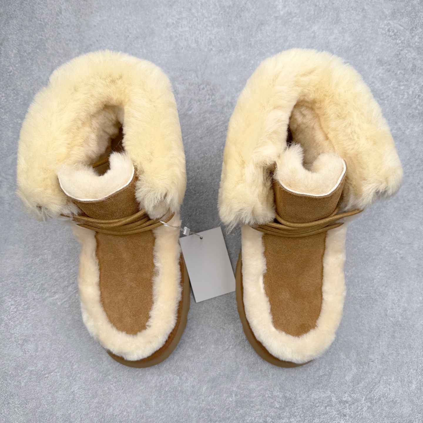 图片[2]-UGG Hayden 1532 秋冬羊皮毛一体雪地靴 全鞋采用ZP同厂 隆丰A级澳洲进口羊皮毛一体 品牌代工厂生产线 完全遵循ZP工艺流程 代工厂原厂版师 秉承无原鞋不开发选择 注重每一处细节 市面最正版型 TREADLITE\\\”轻翼\\\”科技外底 轻便/耐用/柔韧/桩型【售后郑重承诺】一个月内若出现重大脱胶/断底等质量问题 直接为您换新！尺码：35 36 37 38 39 40-选品中心