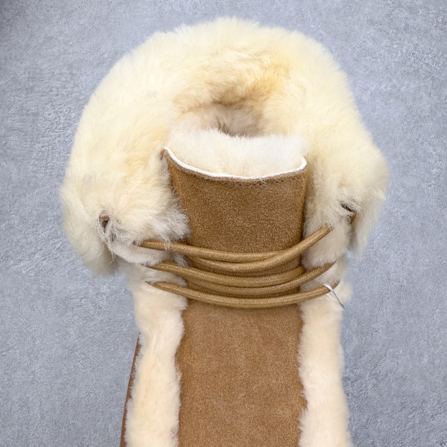 图片[5]-UGG Hayden 1532 秋冬羊皮毛一体雪地靴 全鞋采用ZP同厂 隆丰A级澳洲进口羊皮毛一体 品牌代工厂生产线 完全遵循ZP工艺流程 代工厂原厂版师 秉承无原鞋不开发选择 注重每一处细节 市面最正版型 TREADLITE\\\”轻翼\\\”科技外底 轻便/耐用/柔韧/桩型【售后郑重承诺】一个月内若出现重大脱胶/断底等质量问题 直接为您换新！尺码：35 36 37 38 39 40-选品中心