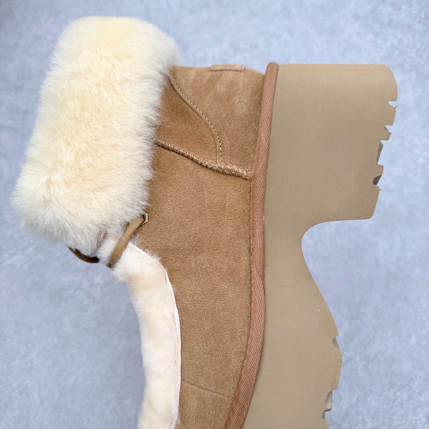 图片[7]-UGG Hayden 1532 秋冬羊皮毛一体雪地靴 全鞋采用ZP同厂 隆丰A级澳洲进口羊皮毛一体 品牌代工厂生产线 完全遵循ZP工艺流程 代工厂原厂版师 秉承无原鞋不开发选择 注重每一处细节 市面最正版型 TREADLITE\\\”轻翼\\\”科技外底 轻便/耐用/柔韧/桩型【售后郑重承诺】一个月内若出现重大脱胶/断底等质量问题 直接为您换新！尺码：35 36 37 38 39 40-选品中心