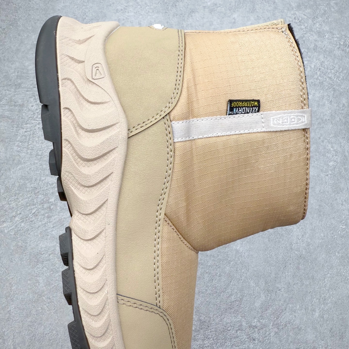 图片[6]-KEEN HOOD NXIS PULL ON WP 科恩保暖耐磨 时尚舒适 短筒 雪地靴 KEEN诞生于2003年的美国人气户外品牌，以一双“保护脚趾”且能涉足水域的户外凉鞋NEWPORT诞生为契机，开启原创制鞋之路。KEEN相信，天空之下即是户外，因为户外不一定是极具挑战性的独自冒险，也可以是与朋友、家人和宠物一同分享外面的世界。同时，KEEN从诞生之初便始终贯彻环保制鞋的理念，不断创造出优秀的原创奇履。脚踏实地，致力向善。我们想和世界产生更多交集为世界减少更多负担，和你趣户外、趣做自己、趣环保让地球和生活都变得更美好。尺码：36 36.5 37.5 38 38.5 39-选品中心