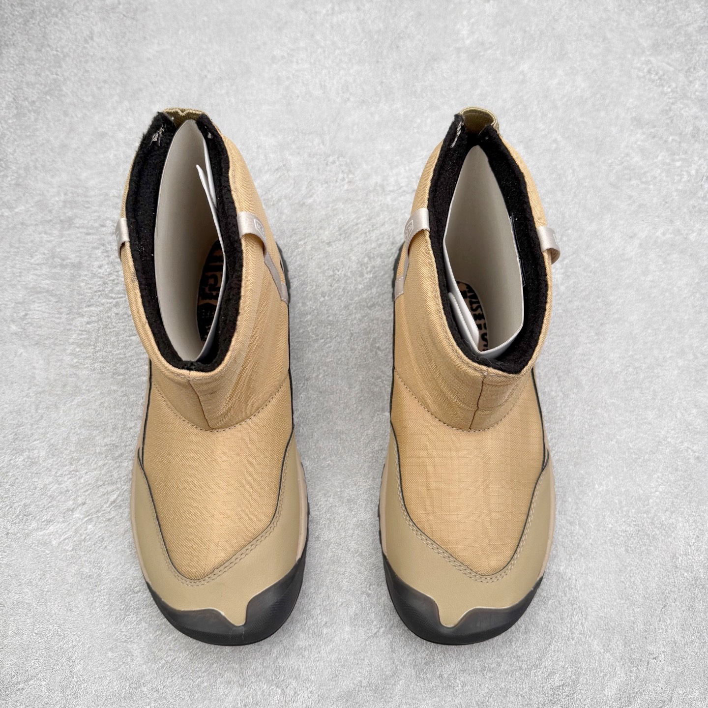 图片[2]-KEEN HOOD NXIS PULL ON WP 科恩保暖耐磨 时尚舒适 短筒 雪地靴 KEEN诞生于2003年的美国人气户外品牌，以一双“保护脚趾”且能涉足水域的户外凉鞋NEWPORT诞生为契机，开启原创制鞋之路。KEEN相信，天空之下即是户外，因为户外不一定是极具挑战性的独自冒险，也可以是与朋友、家人和宠物一同分享外面的世界。同时，KEEN从诞生之初便始终贯彻环保制鞋的理念，不断创造出优秀的原创奇履。脚踏实地，致力向善。我们想和世界产生更多交集为世界减少更多负担，和你趣户外、趣做自己、趣环保让地球和生活都变得更美好。尺码：36 36.5 37.5 38 38.5 39-选品中心