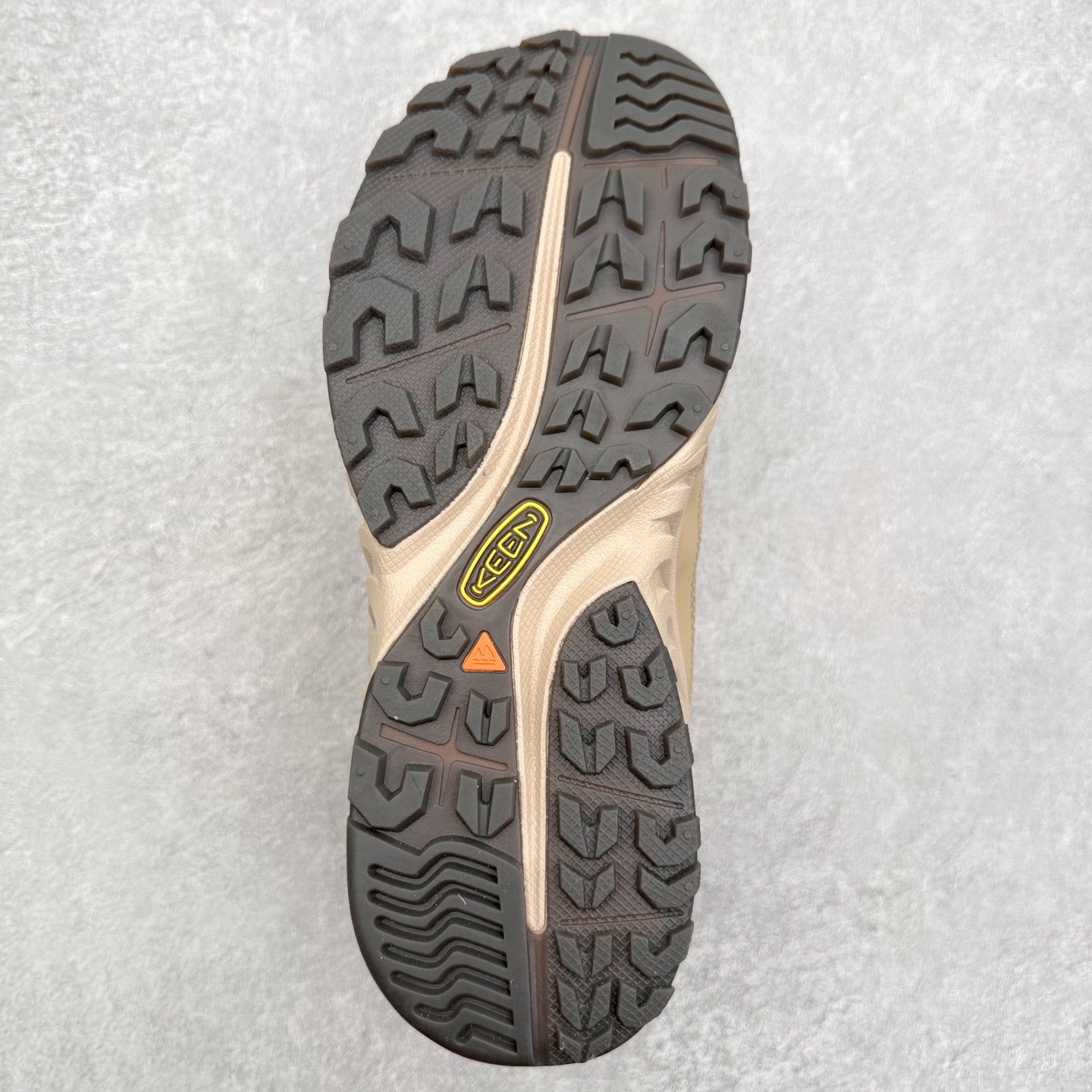 图片[9]-KEEN HOOD NXIS PULL ON WP 科恩保暖耐磨 时尚舒适 短筒 雪地靴 KEEN诞生于2003年的美国人气户外品牌，以一双“保护脚趾”且能涉足水域的户外凉鞋NEWPORT诞生为契机，开启原创制鞋之路。KEEN相信，天空之下即是户外，因为户外不一定是极具挑战性的独自冒险，也可以是与朋友、家人和宠物一同分享外面的世界。同时，KEEN从诞生之初便始终贯彻环保制鞋的理念，不断创造出优秀的原创奇履。脚踏实地，致力向善。我们想和世界产生更多交集为世界减少更多负担，和你趣户外、趣做自己、趣环保让地球和生活都变得更美好。尺码：36 36.5 37.5 38 38.5 39-选品中心