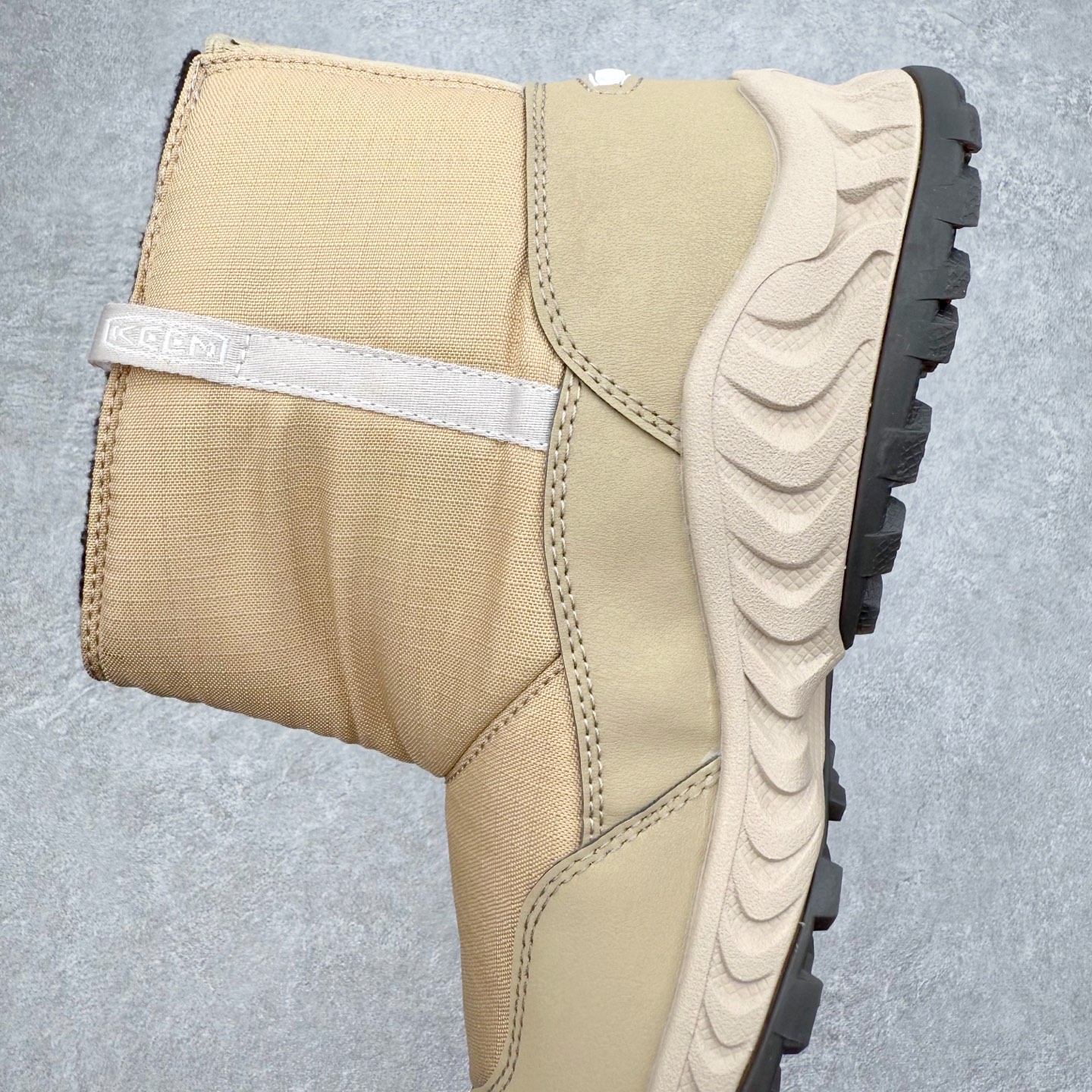 图片[7]-KEEN HOOD NXIS PULL ON WP 科恩保暖耐磨 时尚舒适 短筒 雪地靴 KEEN诞生于2003年的美国人气户外品牌，以一双“保护脚趾”且能涉足水域的户外凉鞋NEWPORT诞生为契机，开启原创制鞋之路。KEEN相信，天空之下即是户外，因为户外不一定是极具挑战性的独自冒险，也可以是与朋友、家人和宠物一同分享外面的世界。同时，KEEN从诞生之初便始终贯彻环保制鞋的理念，不断创造出优秀的原创奇履。脚踏实地，致力向善。我们想和世界产生更多交集为世界减少更多负担，和你趣户外、趣做自己、趣环保让地球和生活都变得更美好。尺码：36 36.5 37.5 38 38.5 39-选品中心