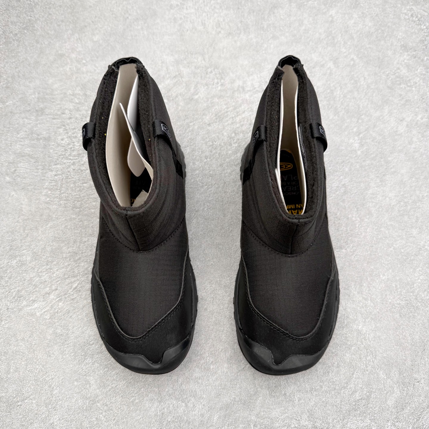 图片[2]-KEEN HOOD NXIS PULL ON WP 科恩保暖耐磨 时尚舒适 短筒 雪地靴 KEEN诞生于2003年的美国人气户外品牌，以一双“保护脚趾”且能涉足水域的户外凉鞋NEWPORT诞生为契机，开启原创制鞋之路。KEEN相信，天空之下即是户外，因为户外不一定是极具挑战性的独自冒险，也可以是与朋友、家人和宠物一同分享外面的世界。同时，KEEN从诞生之初便始终贯彻环保制鞋的理念，不断创造出优秀的原创奇履。脚踏实地，致力向善。我们想和世界产生更多交集为世界减少更多负担，和你趣户外、趣做自己、趣环保让地球和生活都变得更美好。尺码：36 36.5 37.5 38 38.5 39-选品中心