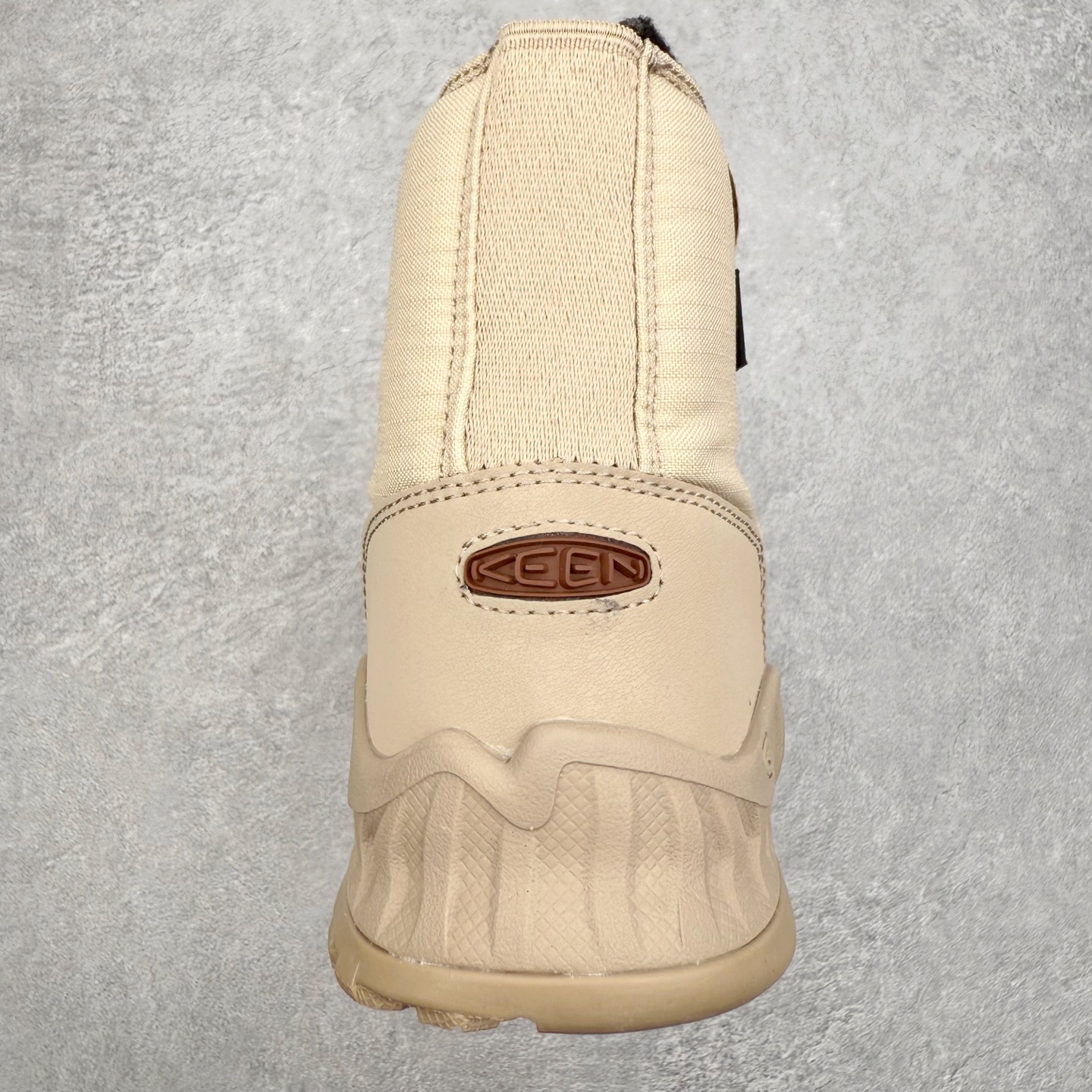 图片[8]-KEEN HOOD NXIS PULL ON WP 科恩保暖耐磨 时尚舒适 短筒 雪地靴 KEEN诞生于2003年的美国人气户外品牌，以一双“保护脚趾”且能涉足水域的户外凉鞋NEWPORT诞生为契机，开启原创制鞋之路。KEEN相信，天空之下即是户外，因为户外不一定是极具挑战性的独自冒险，也可以是与朋友、家人和宠物一同分享外面的世界。同时，KEEN从诞生之初便始终贯彻环保制鞋的理念，不断创造出优秀的原创奇履。脚踏实地，致力向善。我们想和世界产生更多交集为世界减少更多负担，和你趣户外、趣做自己、趣环保让地球和生活都变得更美好。尺码：36 36.5 37.5 38 38.5 39-选品中心