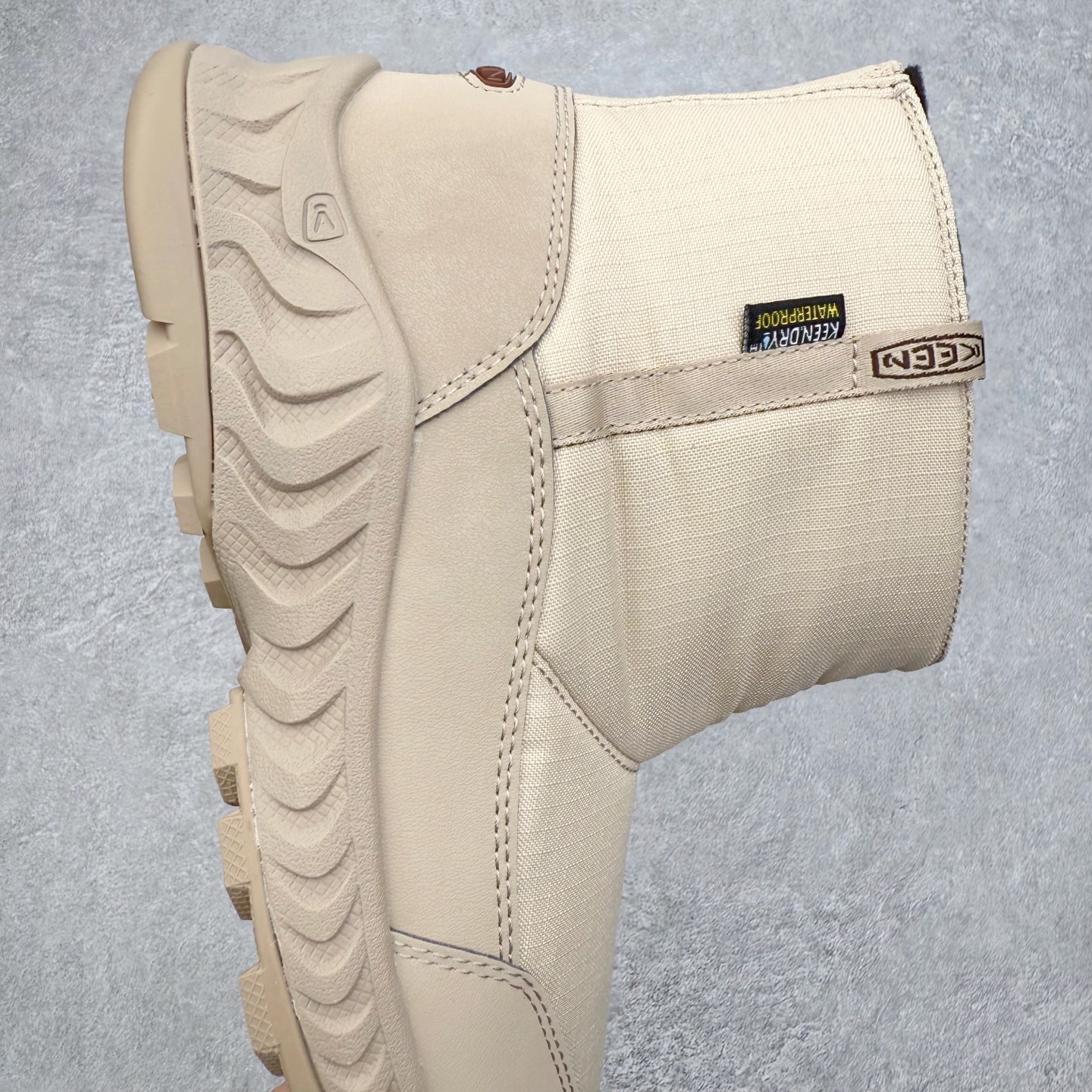 图片[6]-KEEN HOOD NXIS PULL ON WP 科恩保暖耐磨 时尚舒适 短筒 雪地靴 KEEN诞生于2003年的美国人气户外品牌，以一双“保护脚趾”且能涉足水域的户外凉鞋NEWPORT诞生为契机，开启原创制鞋之路。KEEN相信，天空之下即是户外，因为户外不一定是极具挑战性的独自冒险，也可以是与朋友、家人和宠物一同分享外面的世界。同时，KEEN从诞生之初便始终贯彻环保制鞋的理念，不断创造出优秀的原创奇履。脚踏实地，致力向善。我们想和世界产生更多交集为世界减少更多负担，和你趣户外、趣做自己、趣环保让地球和生活都变得更美好。尺码：36 36.5 37.5 38 38.5 39-选品中心