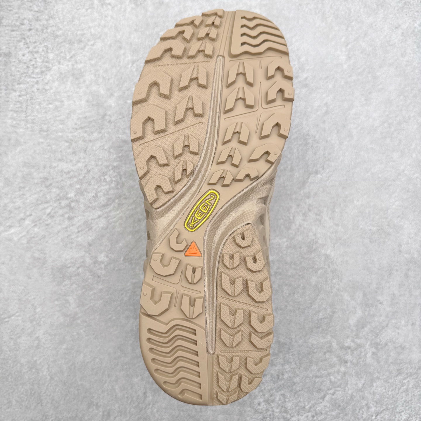 图片[9]-KEEN HOOD NXIS PULL ON WP 科恩保暖耐磨 时尚舒适 短筒 雪地靴 KEEN诞生于2003年的美国人气户外品牌，以一双“保护脚趾”且能涉足水域的户外凉鞋NEWPORT诞生为契机，开启原创制鞋之路。KEEN相信，天空之下即是户外，因为户外不一定是极具挑战性的独自冒险，也可以是与朋友、家人和宠物一同分享外面的世界。同时，KEEN从诞生之初便始终贯彻环保制鞋的理念，不断创造出优秀的原创奇履。脚踏实地，致力向善。我们想和世界产生更多交集为世界减少更多负担，和你趣户外、趣做自己、趣环保让地球和生活都变得更美好。尺码：36 36.5 37.5 38 38.5 39-选品中心