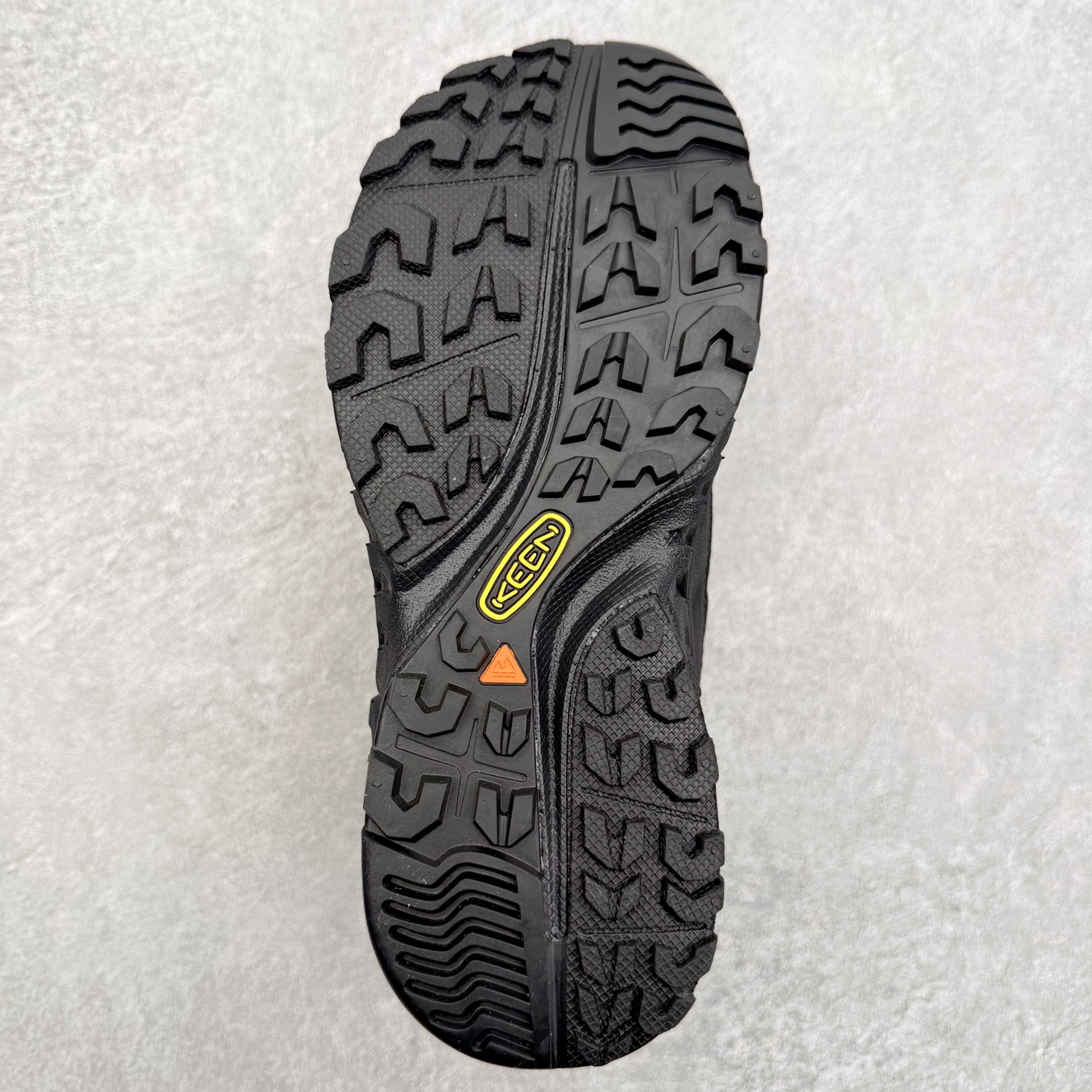 图片[9]-KEEN HOOD NXIS PULL ON WP 科恩保暖耐磨 时尚舒适 短筒 雪地靴 KEEN诞生于2003年的美国人气户外品牌，以一双“保护脚趾”且能涉足水域的户外凉鞋NEWPORT诞生为契机，开启原创制鞋之路。KEEN相信，天空之下即是户外，因为户外不一定是极具挑战性的独自冒险，也可以是与朋友、家人和宠物一同分享外面的世界。同时，KEEN从诞生之初便始终贯彻环保制鞋的理念，不断创造出优秀的原创奇履。脚踏实地，致力向善。我们想和世界产生更多交集为世界减少更多负担，和你趣户外、趣做自己、趣环保让地球和生活都变得更美好。尺码：36 36.5 37.5 38 38.5 39-选品中心