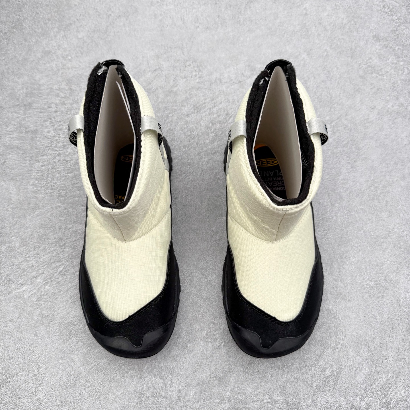 图片[2]-KEEN HOOD NXIS PULL ON WP 科恩保暖耐磨 时尚舒适 短筒 雪地靴 KEEN诞生于2003年的美国人气户外品牌，以一双“保护脚趾”且能涉足水域的户外凉鞋NEWPORT诞生为契机，开启原创制鞋之路。KEEN相信，天空之下即是户外，因为户外不一定是极具挑战性的独自冒险，也可以是与朋友、家人和宠物一同分享外面的世界。同时，KEEN从诞生之初便始终贯彻环保制鞋的理念，不断创造出优秀的原创奇履。脚踏实地，致力向善。我们想和世界产生更多交集为世界减少更多负担，和你趣户外、趣做自己、趣环保让地球和生活都变得更美好。尺码：36 36.5 37.5 38 38.5 39-选品中心