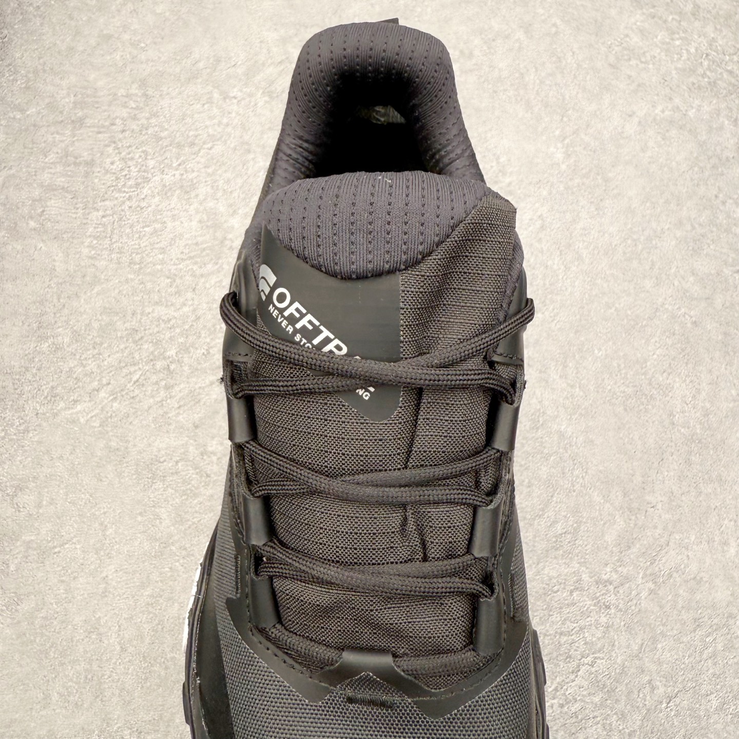 图片[5]-KEEN HOOD NXIS PULL ON WP 保暖耐磨 时尚舒适 短筒 雪地靴 KEEN诞生于2003年的美国人气户外品牌，以一双“保护脚趾”且能涉足水域的户外凉鞋NEWPORT诞生为契机，开启原创制鞋之路。KEEN相信，天空之下即是户外，因为户外不一定是极具挑战性的独自冒险，也可以是与朋友、家人和宠物一同分享外面的世界。同时，KEEN从诞生之初便始终贯彻环保制鞋的理念，不断创造出优秀的原创奇履。脚踏实地，致力向善。我们想和世界产生更多交集为世界减少更多负担，和你趣户外、趣做自己、趣环保让地球和生活都变得更美好。尺码：36 36.5 37.5 38 38.5 39-选品中心