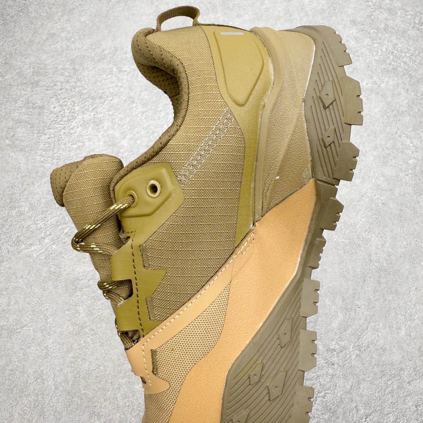 图片[7]-KEEN HOOD NXIS PULL ON WP 保暖耐磨 时尚舒适 短筒 雪地靴 KEEN诞生于2003年的美国人气户外品牌，以一双“保护脚趾”且能涉足水域的户外凉鞋NEWPORT诞生为契机，开启原创制鞋之路。KEEN相信，天空之下即是户外，因为户外不一定是极具挑战性的独自冒险，也可以是与朋友、家人和宠物一同分享外面的世界。同时，KEEN从诞生之初便始终贯彻环保制鞋的理念，不断创造出优秀的原创奇履。脚踏实地，致力向善。我们想和世界产生更多交集为世界减少更多负担，和你趣户外、趣做自己、趣环保让地球和生活都变得更美好。尺码：36 36.5 37.5 38 38.5 39-选品中心