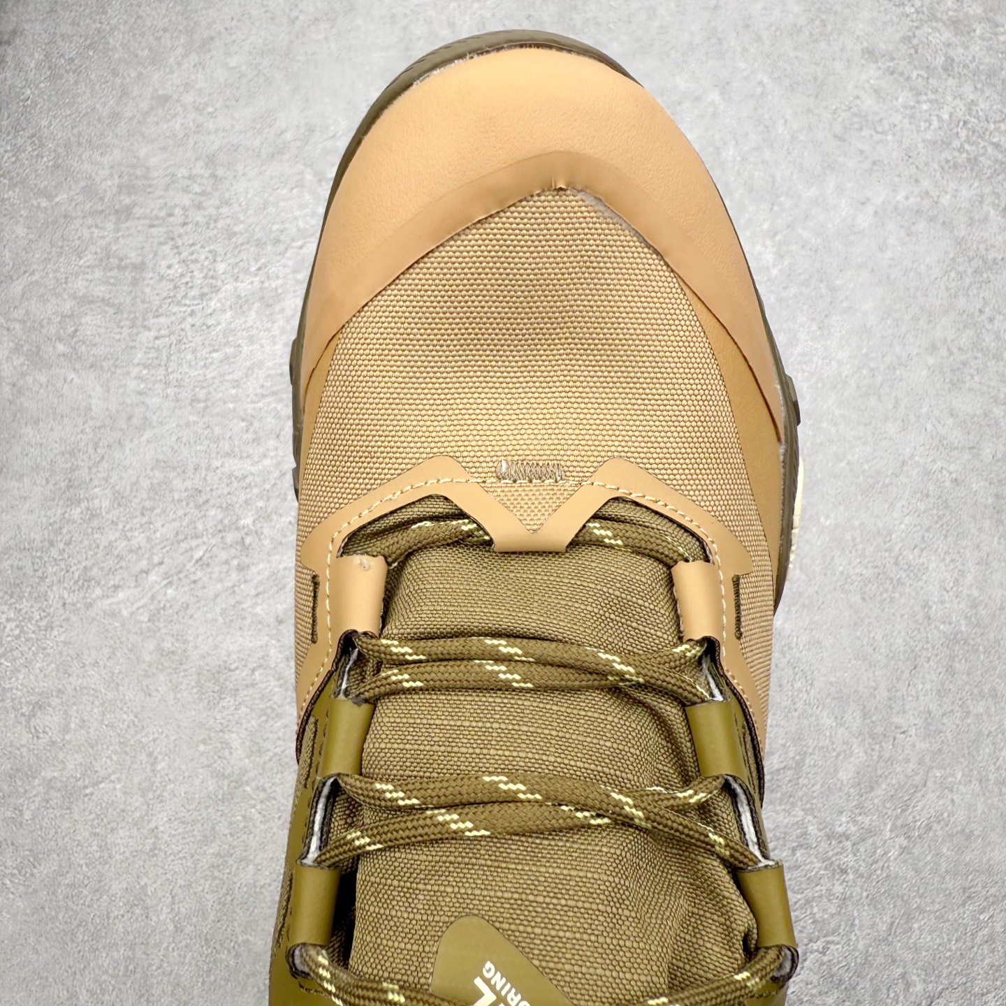 图片[4]-KEEN HOOD NXIS PULL ON WP 保暖耐磨 时尚舒适 短筒 雪地靴 KEEN诞生于2003年的美国人气户外品牌，以一双“保护脚趾”且能涉足水域的户外凉鞋NEWPORT诞生为契机，开启原创制鞋之路。KEEN相信，天空之下即是户外，因为户外不一定是极具挑战性的独自冒险，也可以是与朋友、家人和宠物一同分享外面的世界。同时，KEEN从诞生之初便始终贯彻环保制鞋的理念，不断创造出优秀的原创奇履。脚踏实地，致力向善。我们想和世界产生更多交集为世界减少更多负担，和你趣户外、趣做自己、趣环保让地球和生活都变得更美好。尺码：36 36.5 37.5 38 38.5 39-选品中心