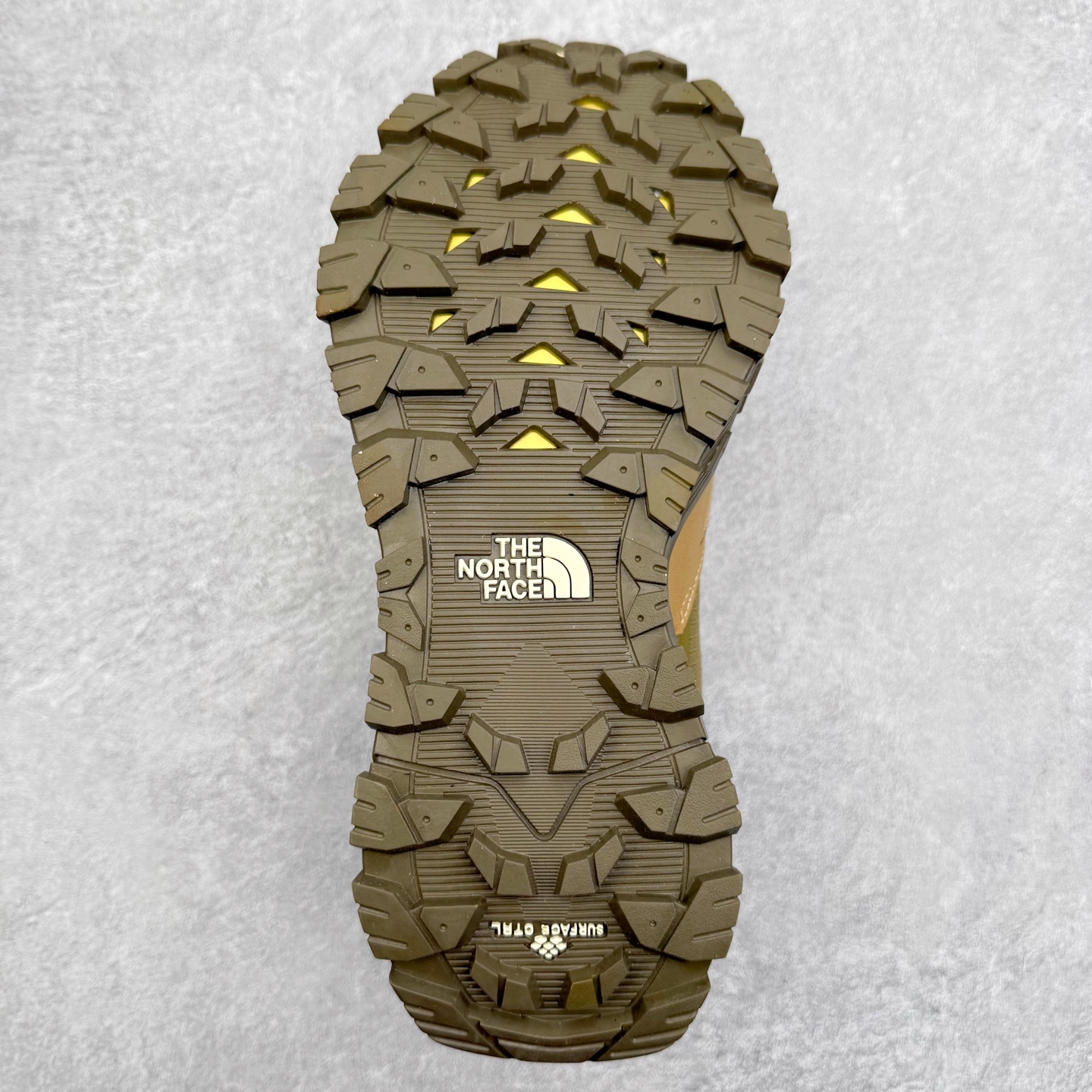 图片[9]-KEEN HOOD NXIS PULL ON WP 保暖耐磨 时尚舒适 短筒 雪地靴 KEEN诞生于2003年的美国人气户外品牌，以一双“保护脚趾”且能涉足水域的户外凉鞋NEWPORT诞生为契机，开启原创制鞋之路。KEEN相信，天空之下即是户外，因为户外不一定是极具挑战性的独自冒险，也可以是与朋友、家人和宠物一同分享外面的世界。同时，KEEN从诞生之初便始终贯彻环保制鞋的理念，不断创造出优秀的原创奇履。脚踏实地，致力向善。我们想和世界产生更多交集为世界减少更多负担，和你趣户外、趣做自己、趣环保让地球和生活都变得更美好。尺码：36 36.5 37.5 38 38.5 39-选品中心