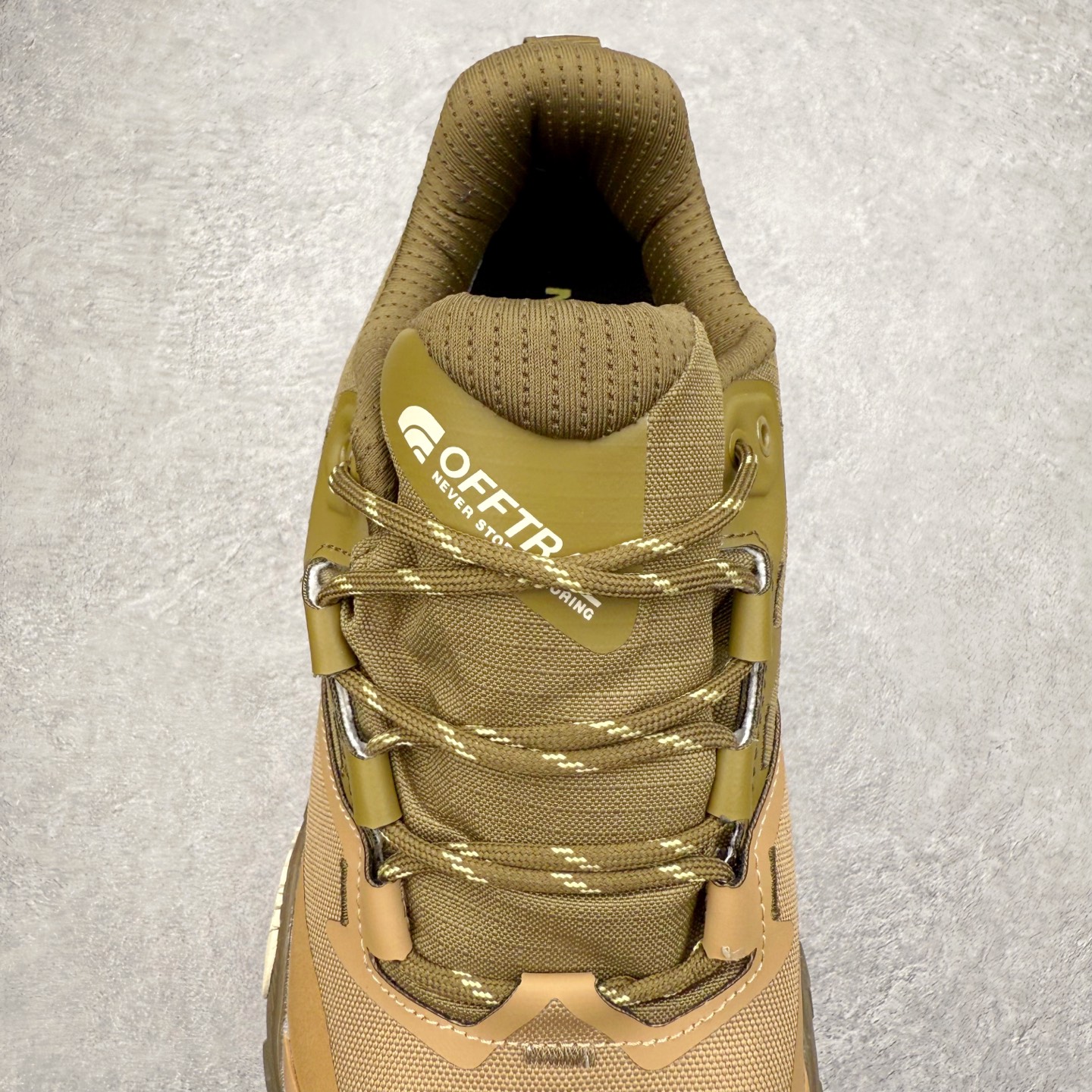 图片[5]-KEEN HOOD NXIS PULL ON WP 保暖耐磨 时尚舒适 短筒 雪地靴 KEEN诞生于2003年的美国人气户外品牌，以一双“保护脚趾”且能涉足水域的户外凉鞋NEWPORT诞生为契机，开启原创制鞋之路。KEEN相信，天空之下即是户外，因为户外不一定是极具挑战性的独自冒险，也可以是与朋友、家人和宠物一同分享外面的世界。同时，KEEN从诞生之初便始终贯彻环保制鞋的理念，不断创造出优秀的原创奇履。脚踏实地，致力向善。我们想和世界产生更多交集为世界减少更多负担，和你趣户外、趣做自己、趣环保让地球和生活都变得更美好。尺码：36 36.5 37.5 38 38.5 39-选品中心