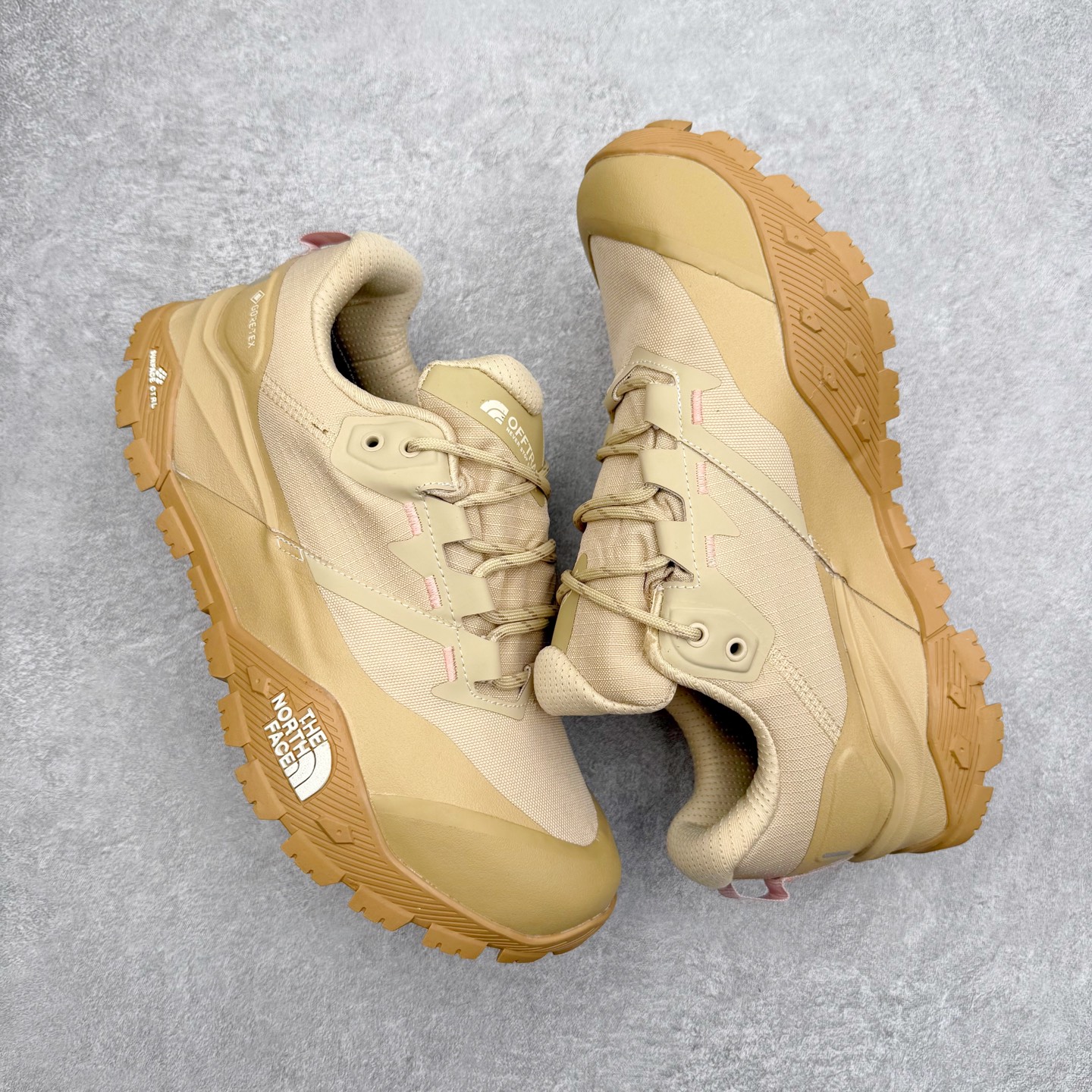 KEEN HOOD NXIS PULL ON WP 保暖耐磨 时尚舒适 短筒 雪地靴 KEEN诞生于2003年的美国人气户外品牌，以一双“保护脚趾”且能涉足水域的户外凉鞋NEWPORT诞生为契机，开启原创制鞋之路。KEEN相信，天空之下即是户外，因为户外不一定是极具挑战性的独自冒险，也可以是与朋友、家人和宠物一同分享外面的世界。同时，KEEN从诞生之初便始终贯彻环保制鞋的理念，不断创造出优秀的原创奇履。脚踏实地，致力向善。我们想和世界产生更多交集为世界减少更多负担，和你趣户外、趣做自己、趣环保让地球和生活都变得更美好。SIZE：36 36.5 37.5 38 38.5 39 编码：Xby2936090