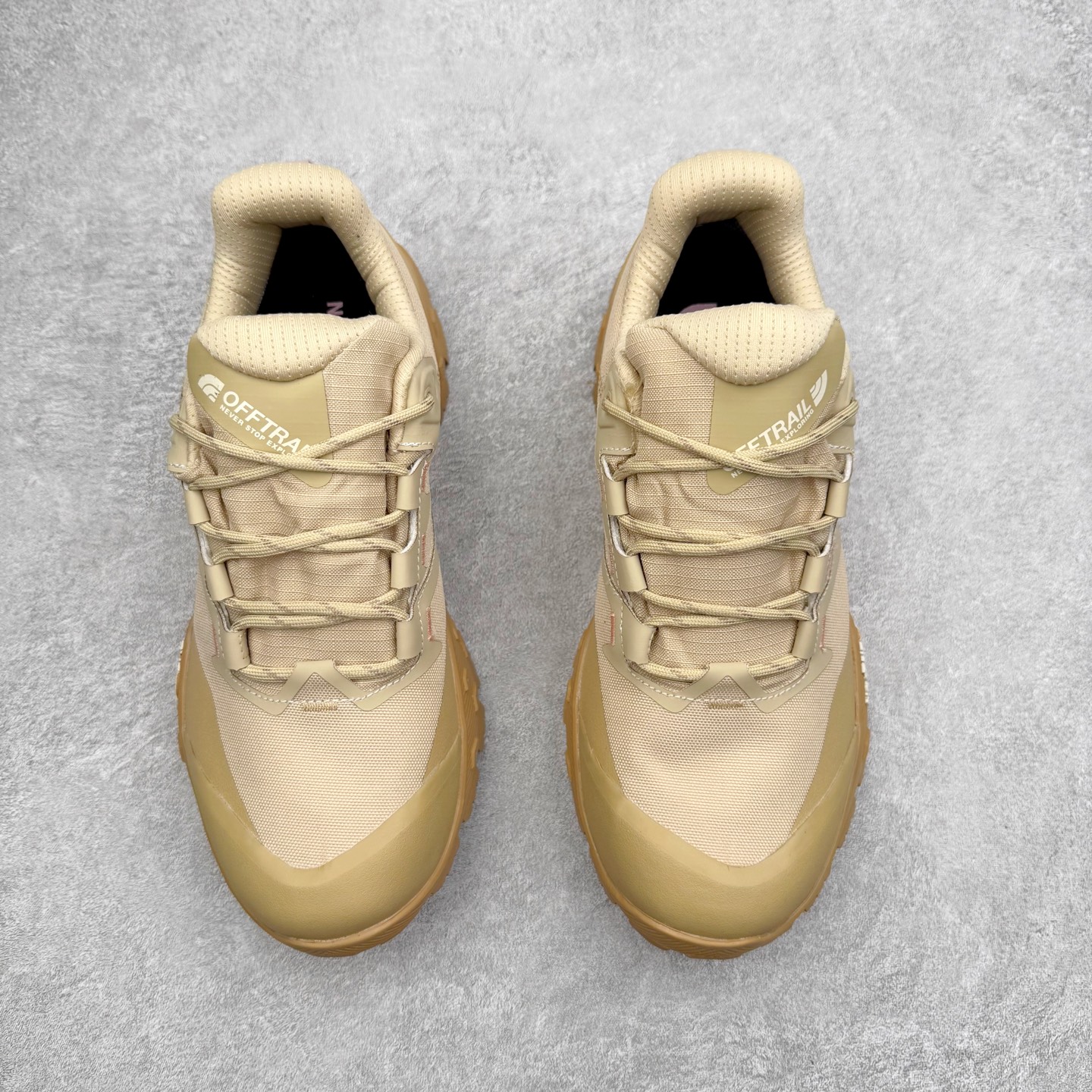 KEEN HOOD NXIS PULL ON WP 保暖耐磨 时尚舒适 短筒 雪地靴 KEEN诞生于2003年的美国人气户外品牌，以一双“保护脚趾”且能涉足水域的户外凉鞋NEWPORT诞生为契机，开启原创制鞋之路。KEEN相信，天空之下即是户外，因为户外不一定是极具挑战性的独自冒险，也可以是与朋友、家人和宠物一同分享外面的世界。同时，KEEN从诞生之初便始终贯彻环保制鞋的理念，不断创造出优秀的原创奇履。脚踏实地，致力向善。我们想和世界产生更多交集为世界减少更多负担，和你趣户外、趣做自己、趣环保让地球和生活都变得更美好。SIZE：36 36.5 37.5 38 38.5 39 编码：Xby2936090