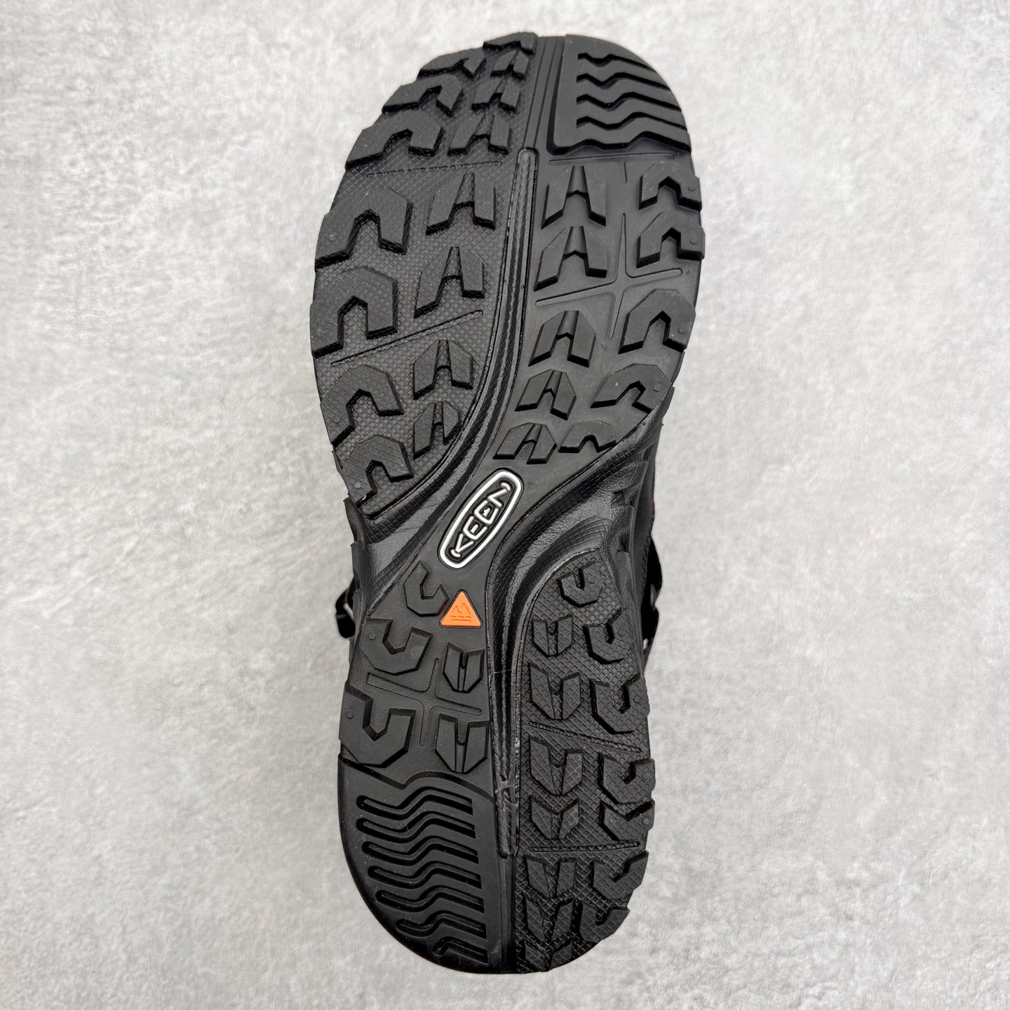 图片[9]-KEEN HOOD NXIS PULL ON WP 科恩保暖耐磨 时尚舒适 短筒 雪地靴 KEEN诞生于2003年的美国人气户外品牌，以一双“保护脚趾”且能涉足水域的户外凉鞋NEWPORT诞生为契机，开启原创制鞋之路。KEEN相信，天空之下即是户外，因为户外不一定是极具挑战性的独自冒险，也可以是与朋友、家人和宠物一同分享外面的世界。同时，KEEN从诞生之初便始终贯彻环保制鞋的理念，不断创造出优秀的原创奇履。脚踏实地，致力向善。我们想和世界产生更多交集为世界减少更多负担，和你趣户外、趣做自己、趣环保让地球和生活都变得更美好。尺码：36 36.5 37.5 38 38.5 39-选品中心