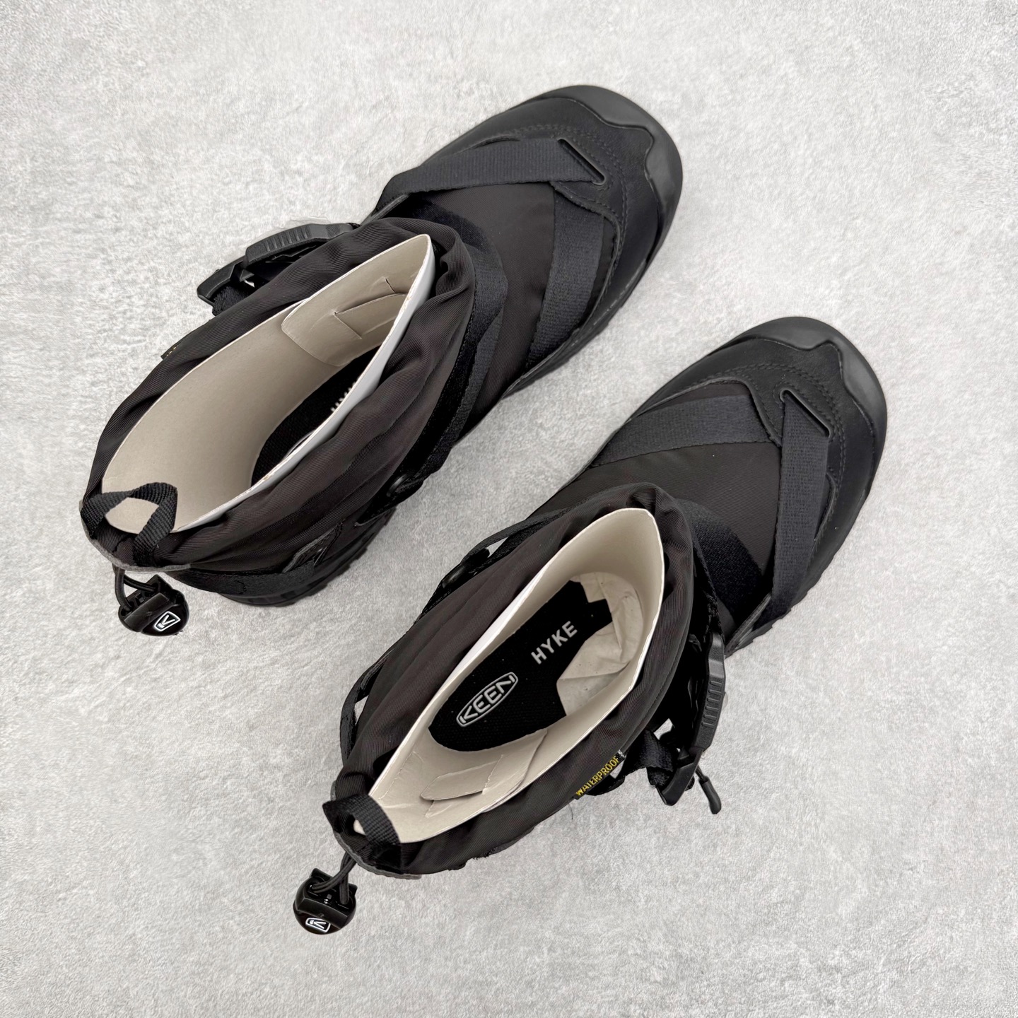 图片[3]-KEEN HOOD NXIS PULL ON WP 科恩保暖耐磨 时尚舒适 短筒 雪地靴 KEEN诞生于2003年的美国人气户外品牌，以一双“保护脚趾”且能涉足水域的户外凉鞋NEWPORT诞生为契机，开启原创制鞋之路。KEEN相信，天空之下即是户外，因为户外不一定是极具挑战性的独自冒险，也可以是与朋友、家人和宠物一同分享外面的世界。同时，KEEN从诞生之初便始终贯彻环保制鞋的理念，不断创造出优秀的原创奇履。脚踏实地，致力向善。我们想和世界产生更多交集为世界减少更多负担，和你趣户外、趣做自己、趣环保让地球和生活都变得更美好。尺码：36 36.5 37.5 38 38.5 39-选品中心