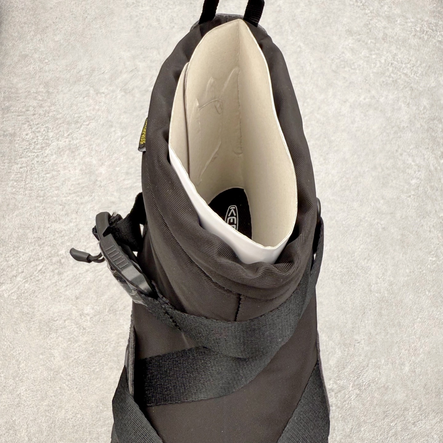 图片[5]-KEEN HOOD NXIS PULL ON WP 科恩保暖耐磨 时尚舒适 短筒 雪地靴 KEEN诞生于2003年的美国人气户外品牌，以一双“保护脚趾”且能涉足水域的户外凉鞋NEWPORT诞生为契机，开启原创制鞋之路。KEEN相信，天空之下即是户外，因为户外不一定是极具挑战性的独自冒险，也可以是与朋友、家人和宠物一同分享外面的世界。同时，KEEN从诞生之初便始终贯彻环保制鞋的理念，不断创造出优秀的原创奇履。脚踏实地，致力向善。我们想和世界产生更多交集为世界减少更多负担，和你趣户外、趣做自己、趣环保让地球和生活都变得更美好。尺码：36 36.5 37.5 38 38.5 39-选品中心