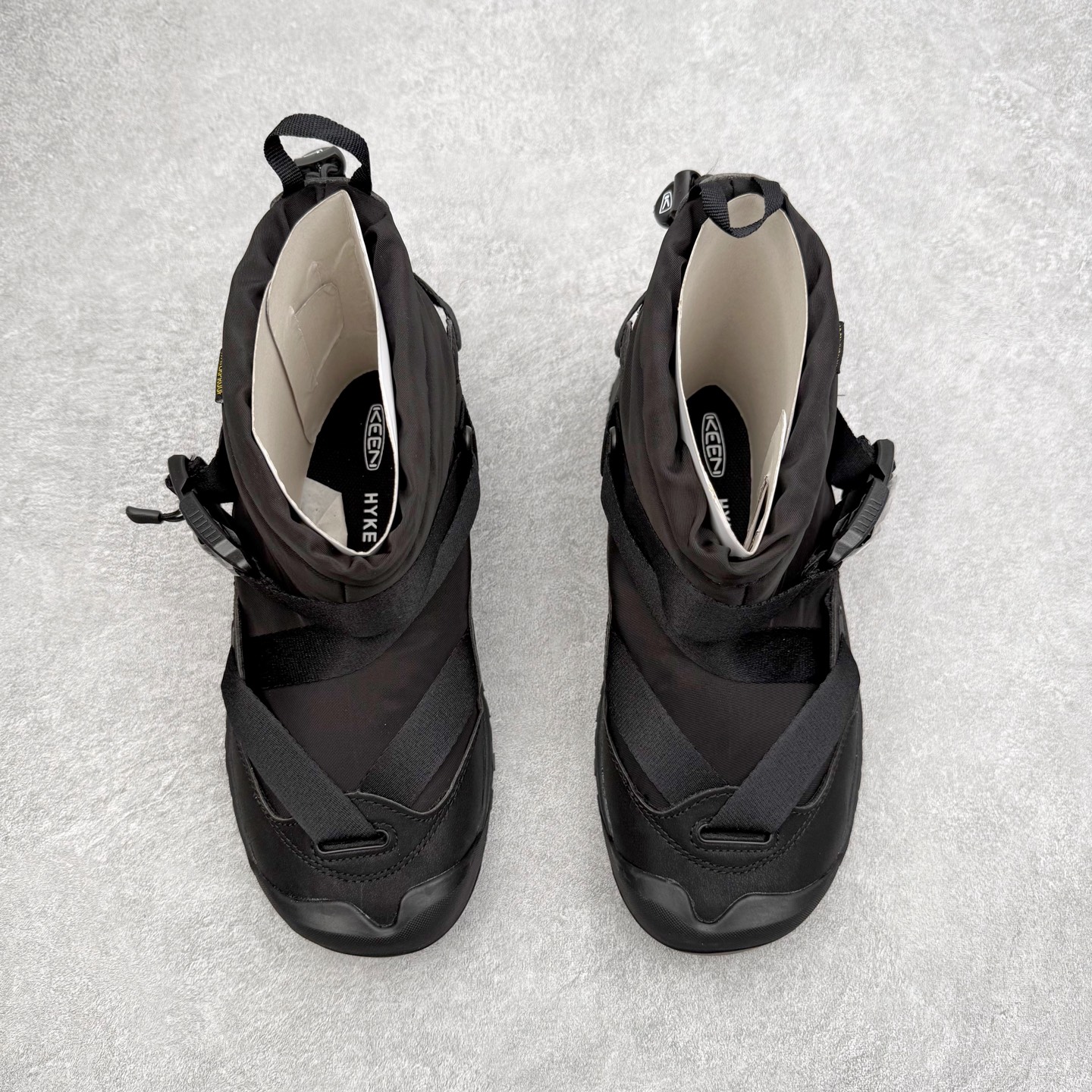 图片[2]-KEEN HOOD NXIS PULL ON WP 科恩保暖耐磨 时尚舒适 短筒 雪地靴 KEEN诞生于2003年的美国人气户外品牌，以一双“保护脚趾”且能涉足水域的户外凉鞋NEWPORT诞生为契机，开启原创制鞋之路。KEEN相信，天空之下即是户外，因为户外不一定是极具挑战性的独自冒险，也可以是与朋友、家人和宠物一同分享外面的世界。同时，KEEN从诞生之初便始终贯彻环保制鞋的理念，不断创造出优秀的原创奇履。脚踏实地，致力向善。我们想和世界产生更多交集为世界减少更多负担，和你趣户外、趣做自己、趣环保让地球和生活都变得更美好。尺码：36 36.5 37.5 38 38.5 39-选品中心