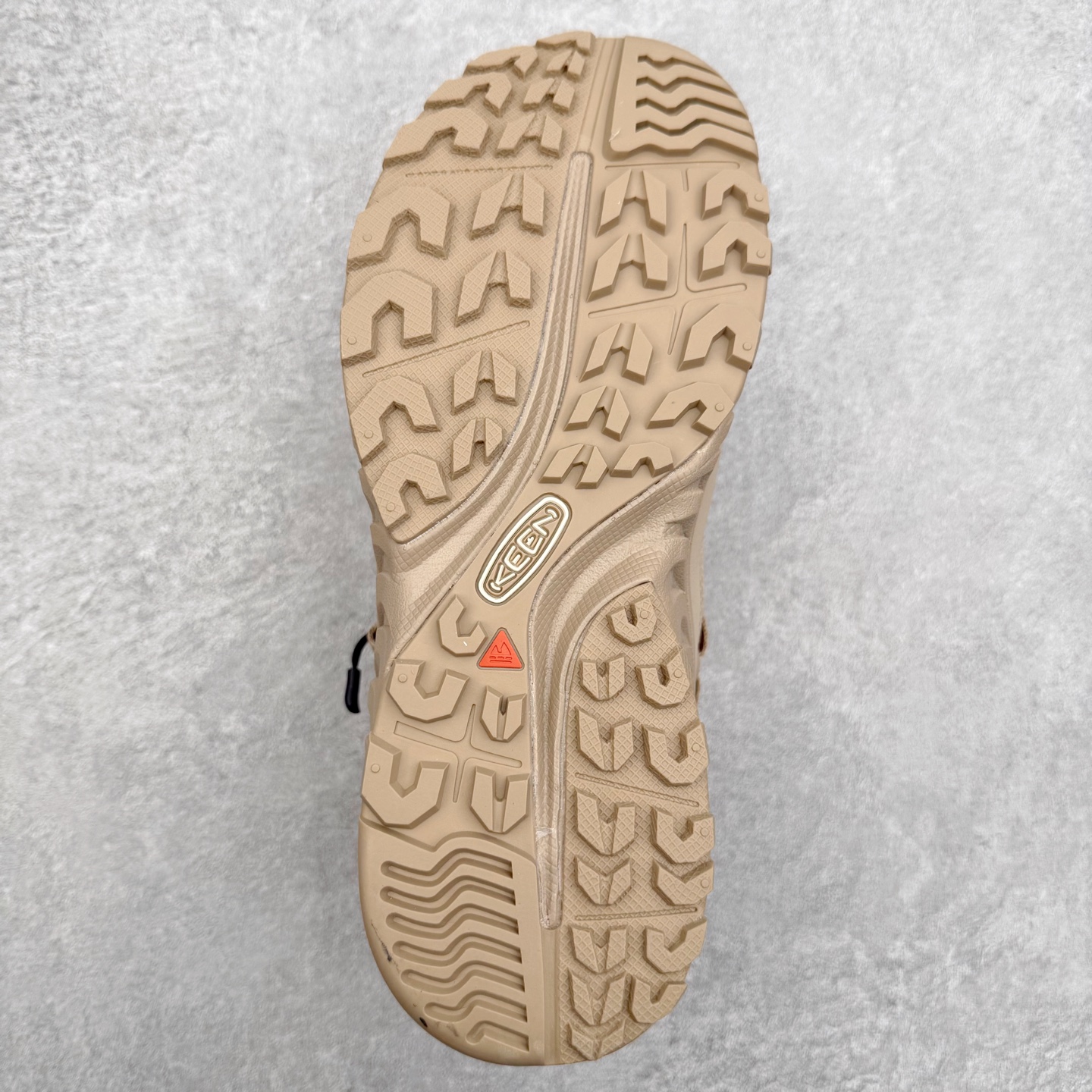 图片[9]-KEEN HOOD NXIS PULL ON WP 科恩保暖耐磨 时尚舒适 短筒 雪地靴 KEEN诞生于2003年的美国人气户外品牌，以一双“保护脚趾”且能涉足水域的户外凉鞋NEWPORT诞生为契机，开启原创制鞋之路。KEEN相信，天空之下即是户外，因为户外不一定是极具挑战性的独自冒险，也可以是与朋友、家人和宠物一同分享外面的世界。同时，KEEN从诞生之初便始终贯彻环保制鞋的理念，不断创造出优秀的原创奇履。脚踏实地，致力向善。我们想和世界产生更多交集为世界减少更多负担，和你趣户外、趣做自己、趣环保让地球和生活都变得更美好。尺码：36 36.5 37.5 38 38.5 39-选品中心