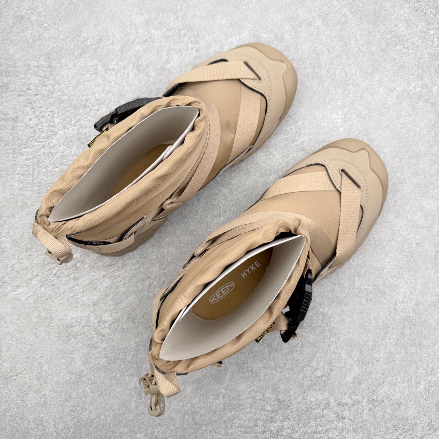 图片[3]-KEEN HOOD NXIS PULL ON WP 科恩保暖耐磨 时尚舒适 短筒 雪地靴 KEEN诞生于2003年的美国人气户外品牌，以一双“保护脚趾”且能涉足水域的户外凉鞋NEWPORT诞生为契机，开启原创制鞋之路。KEEN相信，天空之下即是户外，因为户外不一定是极具挑战性的独自冒险，也可以是与朋友、家人和宠物一同分享外面的世界。同时，KEEN从诞生之初便始终贯彻环保制鞋的理念，不断创造出优秀的原创奇履。脚踏实地，致力向善。我们想和世界产生更多交集为世界减少更多负担，和你趣户外、趣做自己、趣环保让地球和生活都变得更美好。尺码：36 36.5 37.5 38 38.5 39-选品中心